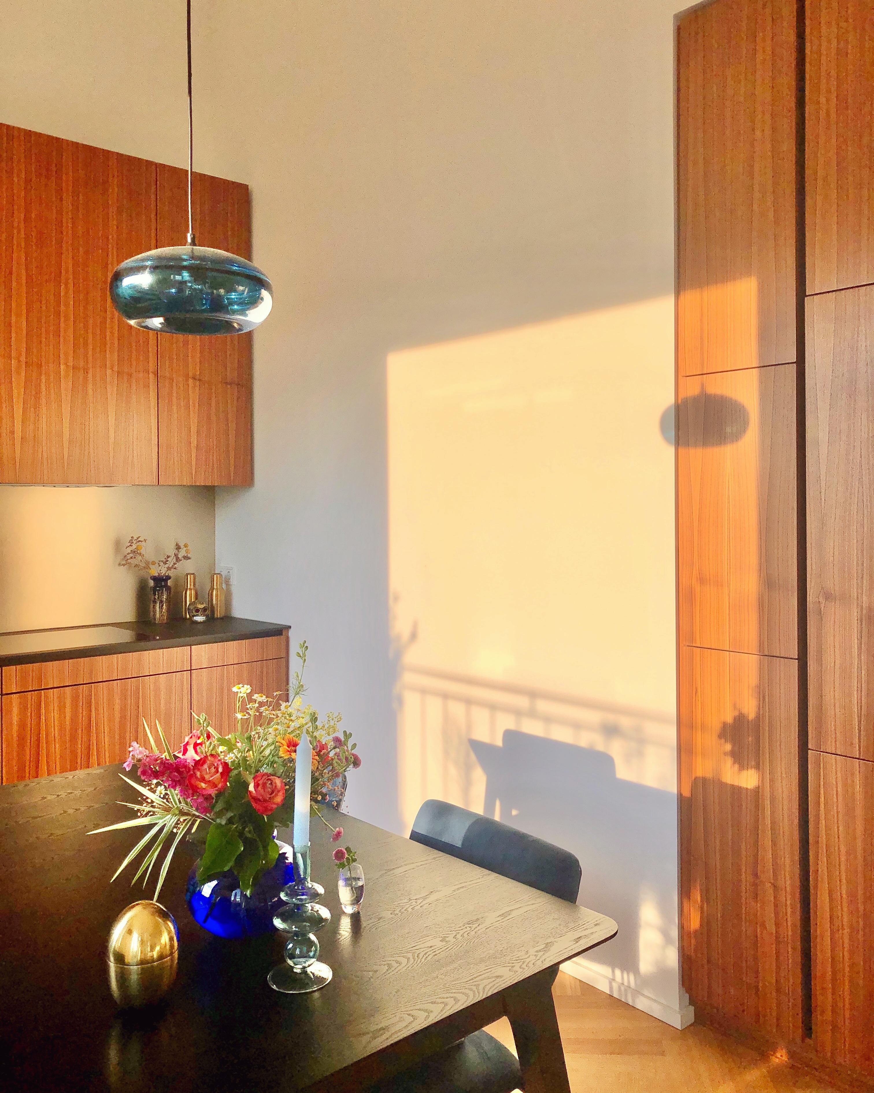Sonnenmalerei 🤩 #küche #blumen #esszimmer offeneküche