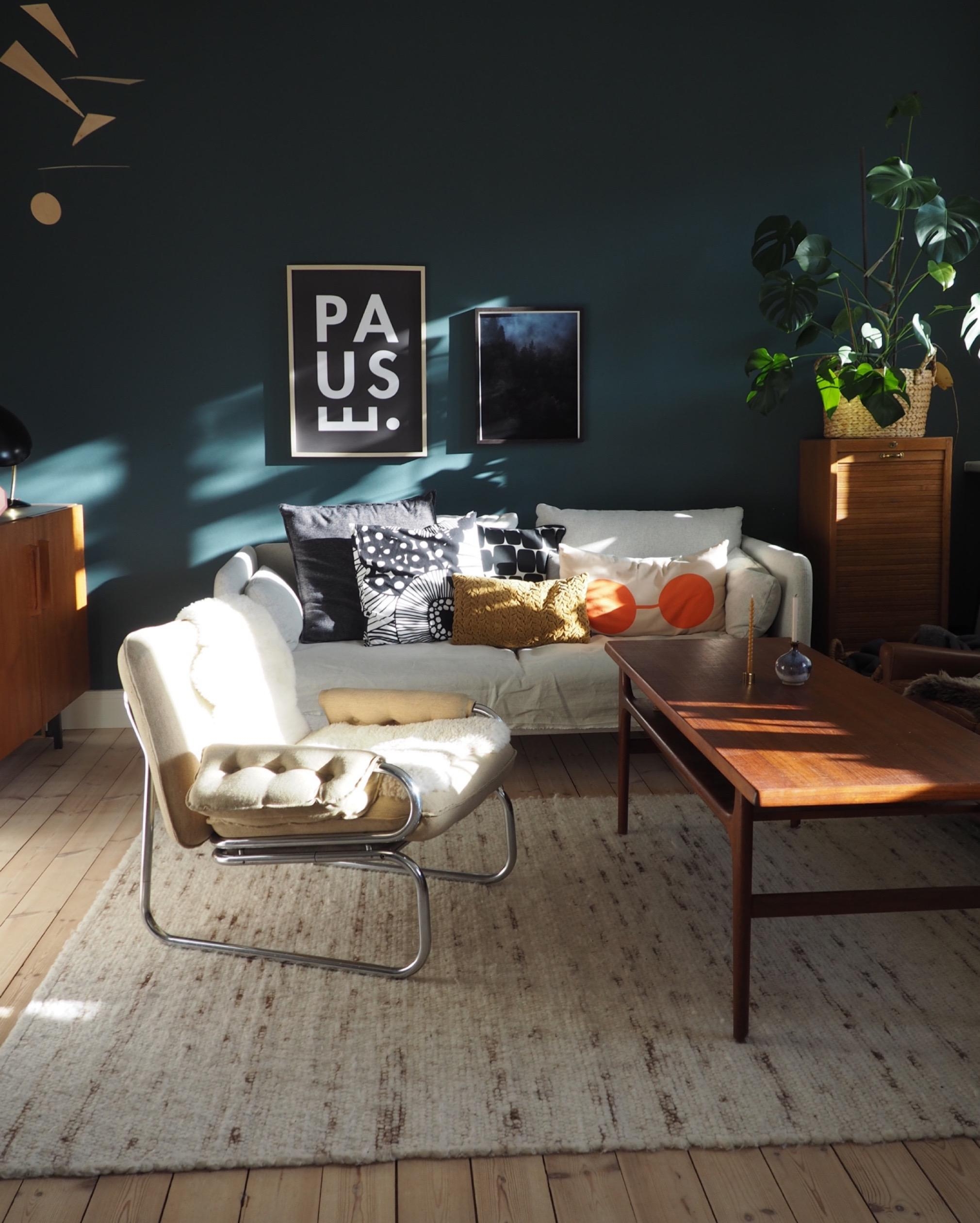 #sonnenscheinmachtglücklich #wohnzimmer #vintagestyle #monstera #wandfarbe #mobile #danishdesign 