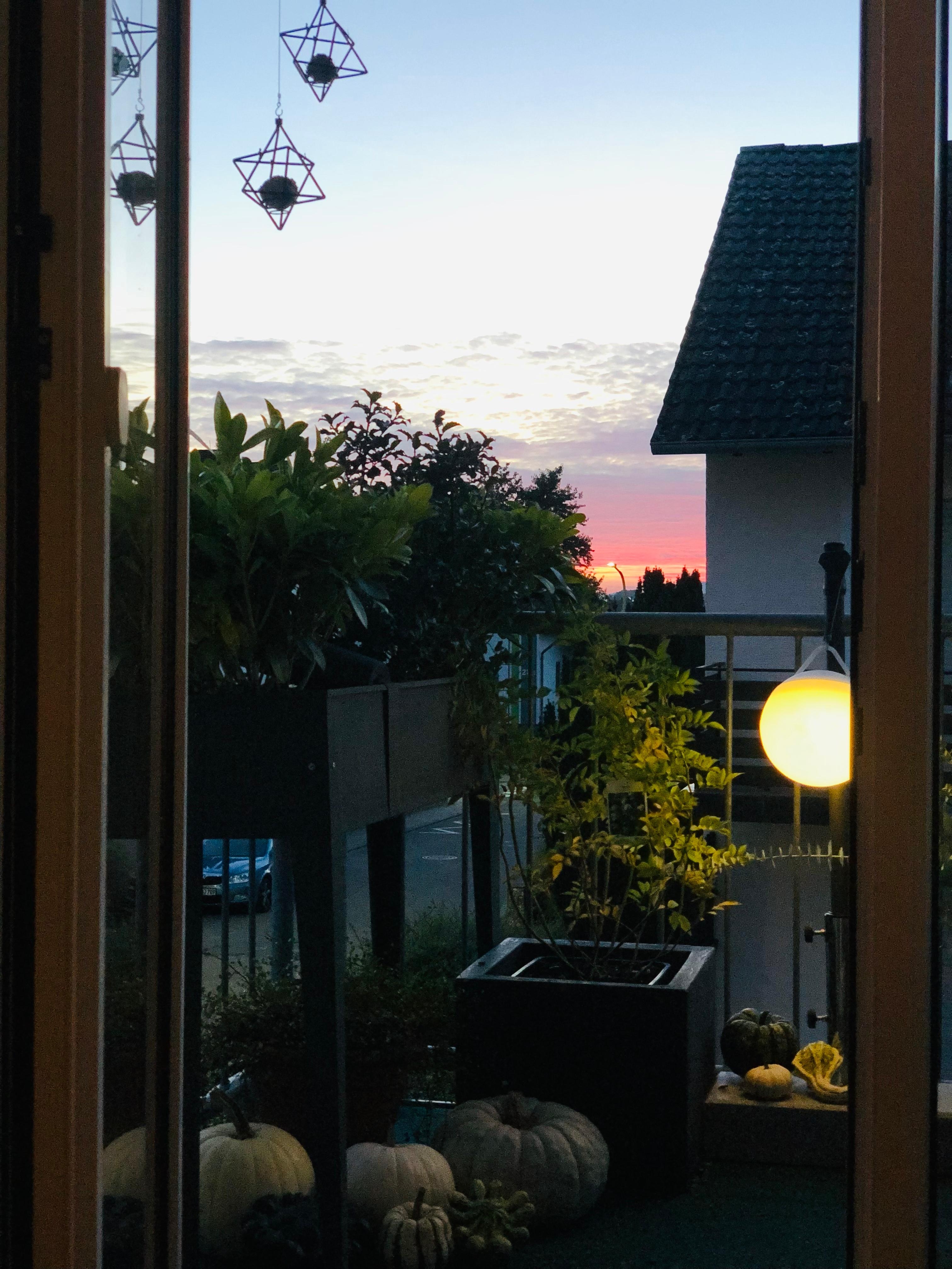 Sonnenuntergang. #eswirddunkel #herbst #balkonien 