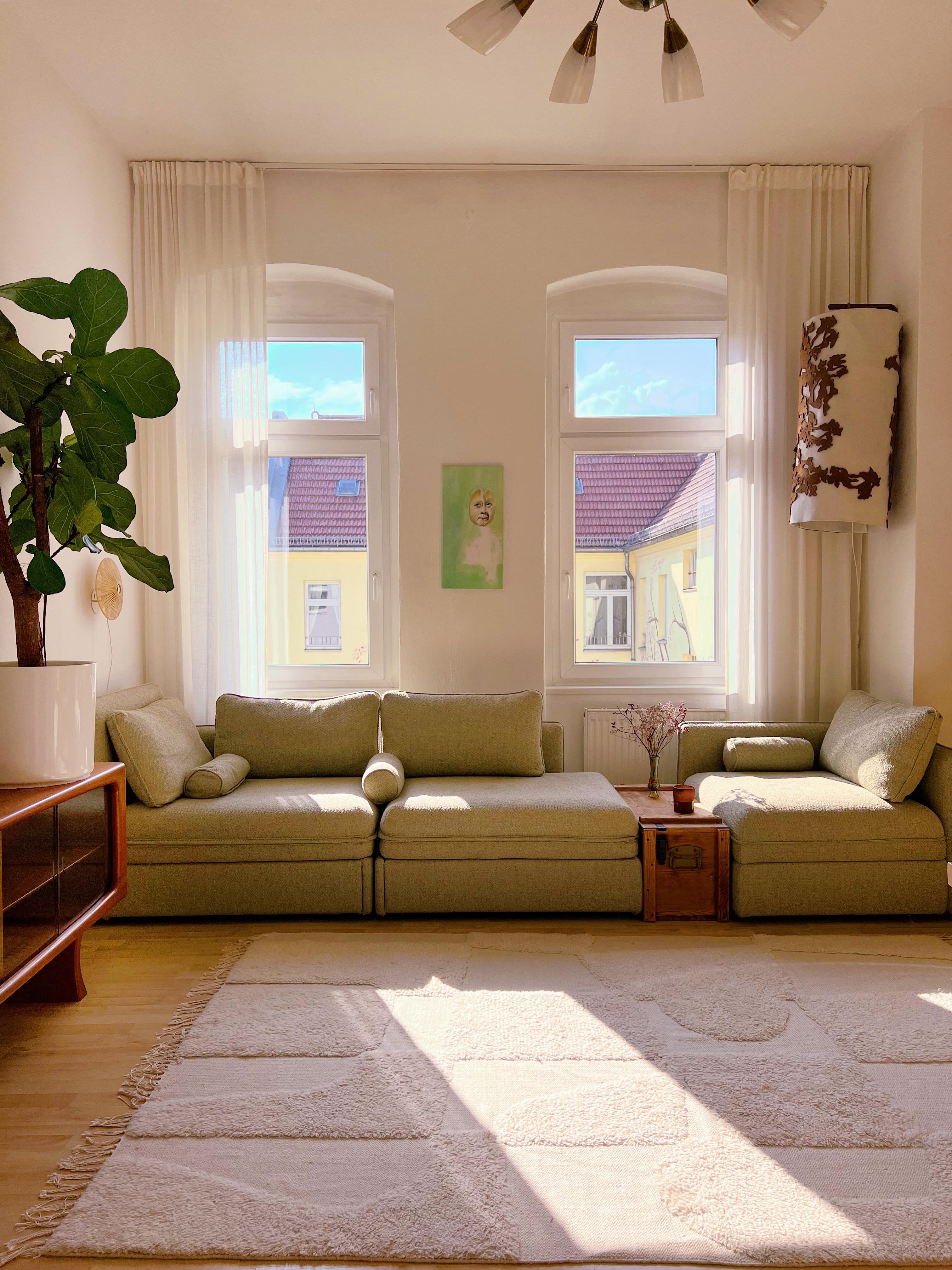 Sonnenzimmer 🤤
#sonne #boucle #sonnenzimmer #couch #sofa #geigenfeige #Midcenturymodern