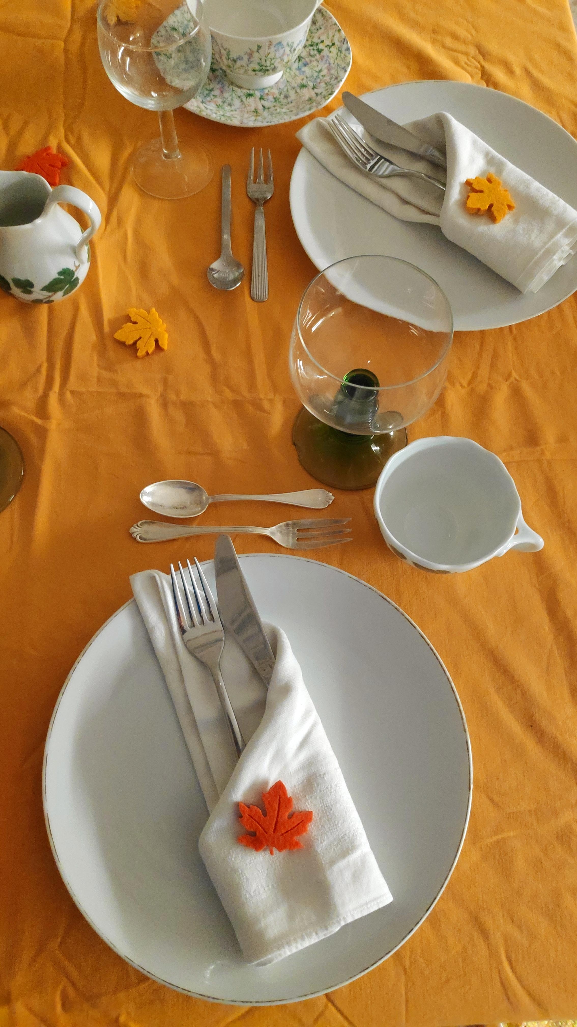 .Sonnige Farben an grauen Tagen.
#Herbsttisch #Geburtstagstisch #eclectichome #Stilmix #Tischdeko #Tischdecken #Vintage