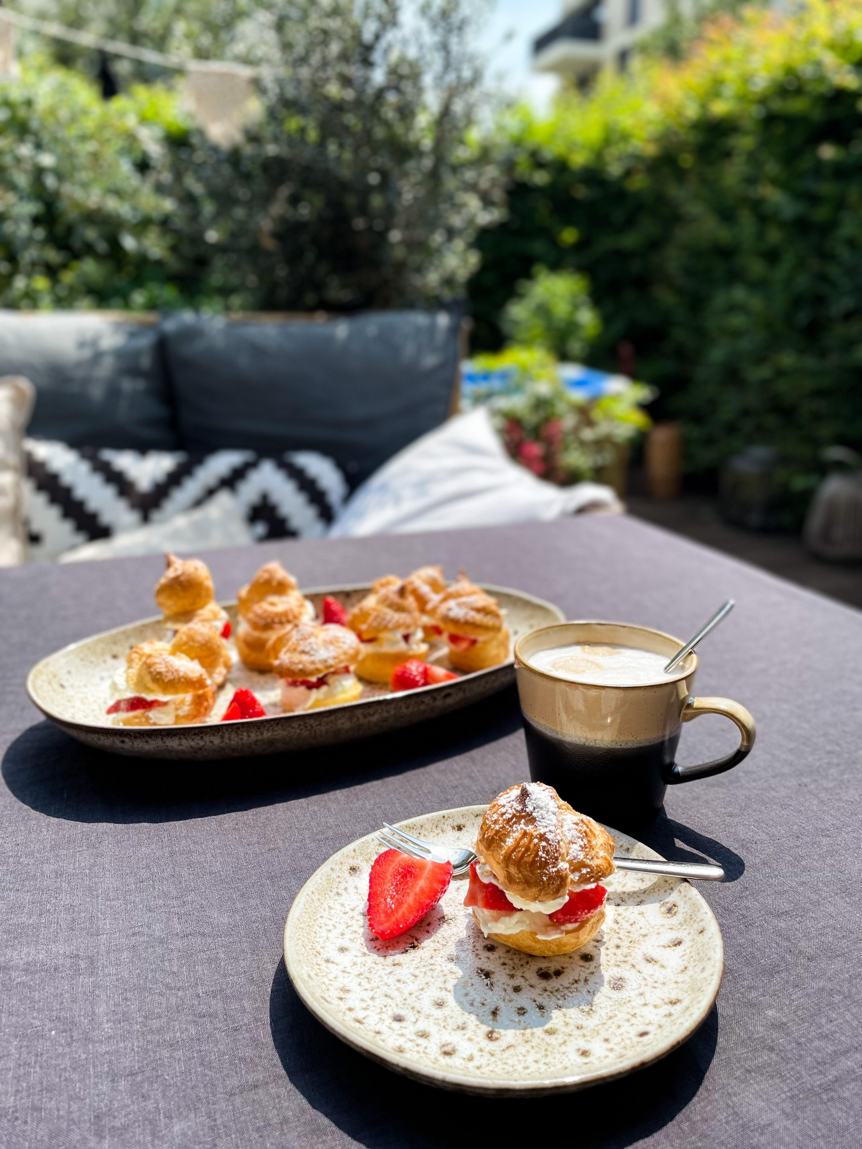 Sonnige Grüße ☀️

#backen #garten #terrasse #gartentisch #kaffeepause #kaffee #kuchen