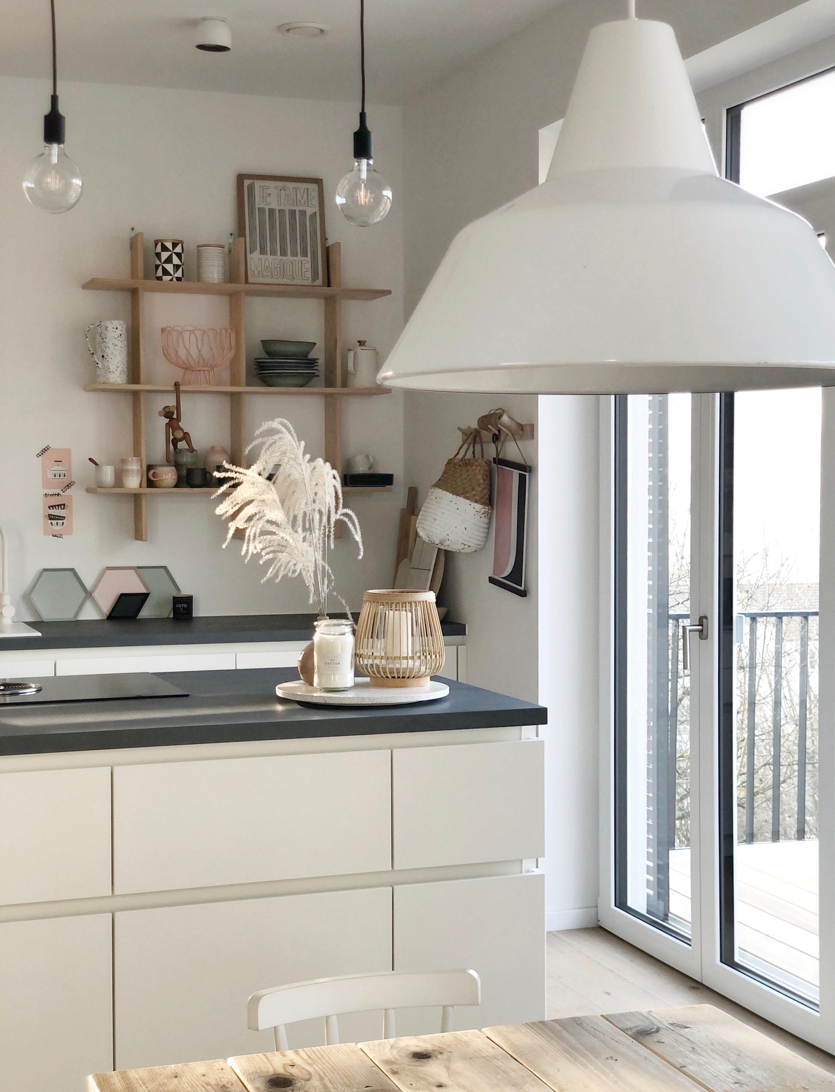 Sonnige Küchengrüße!
#kitchen#küche#whitehome#whiteandwood#nordic#minimalism