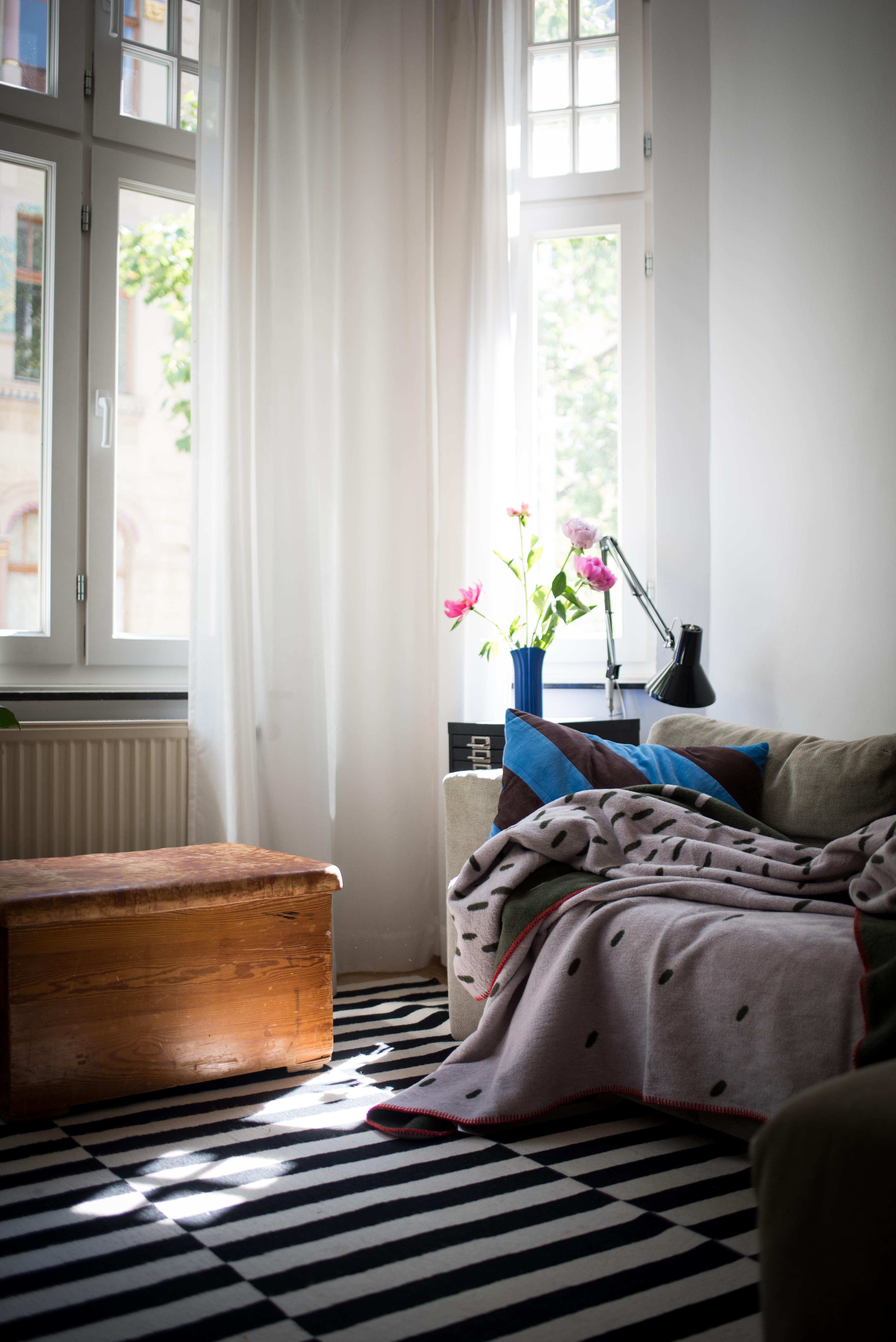 Sonnigen Dienstag! #livingroom #altbau #interiordesign #cozycorner #wohnzimmer #kuschelecke #vintage