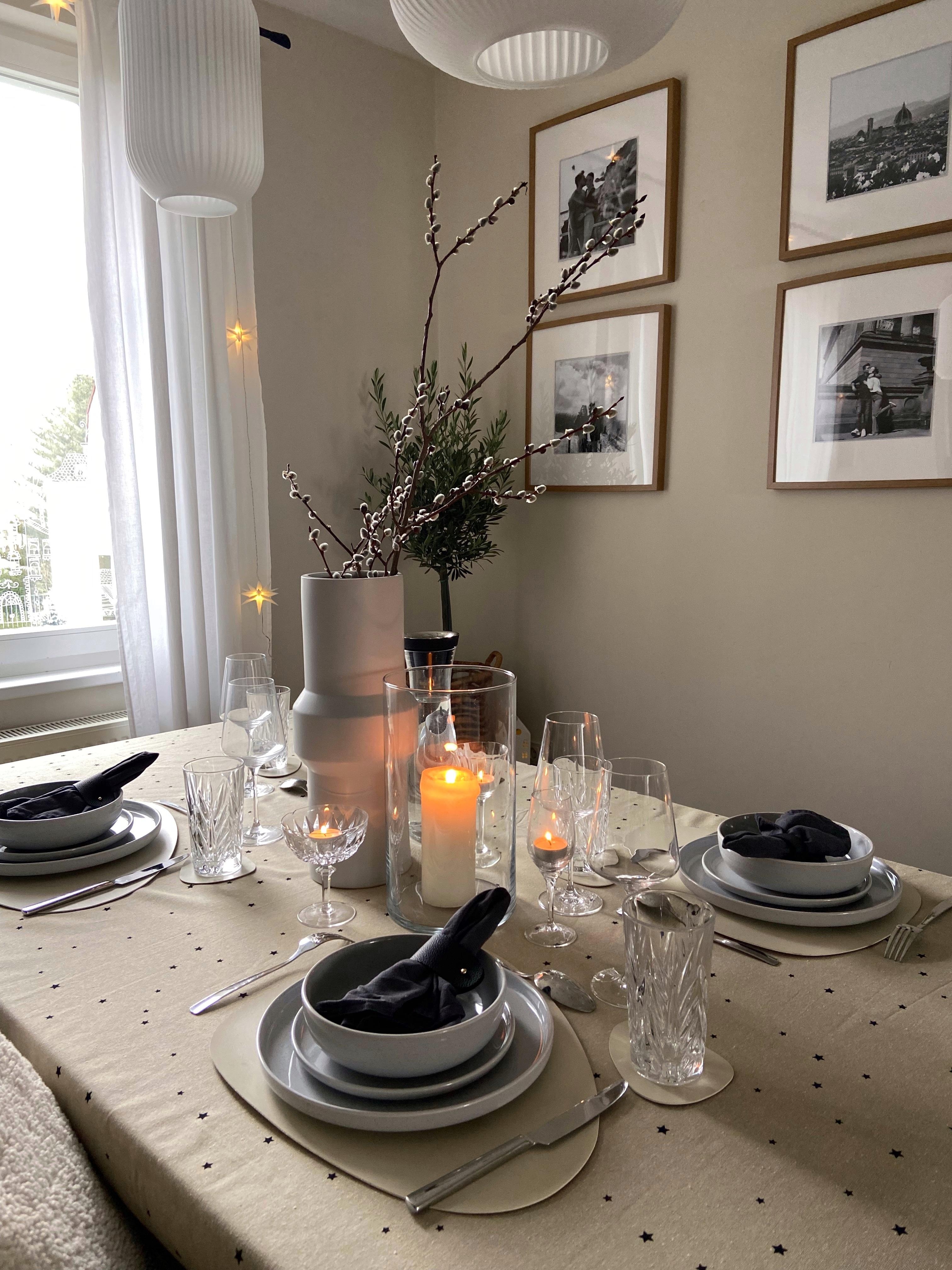 sonntag 🤝🏼
#home#interior#beigeinterior#interiordesign#couchstyle#altbau#christmas#winter#diningroom#dinner#weekend
