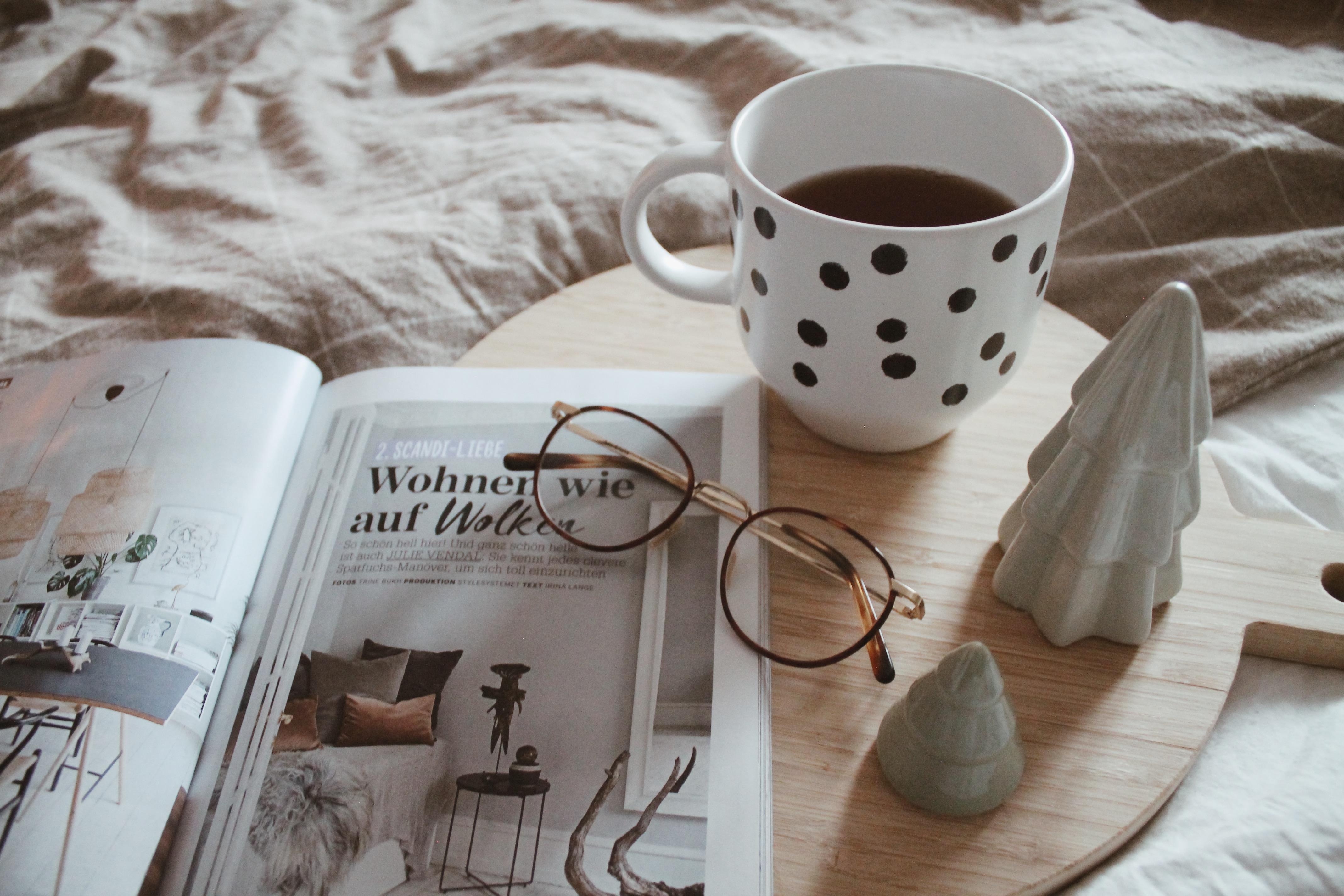 Sonntag ist Bett- und Couch(Magazin)tag ☺️ #teatime #couchstyle #weihnachten #schlafzimmer #skandistyle