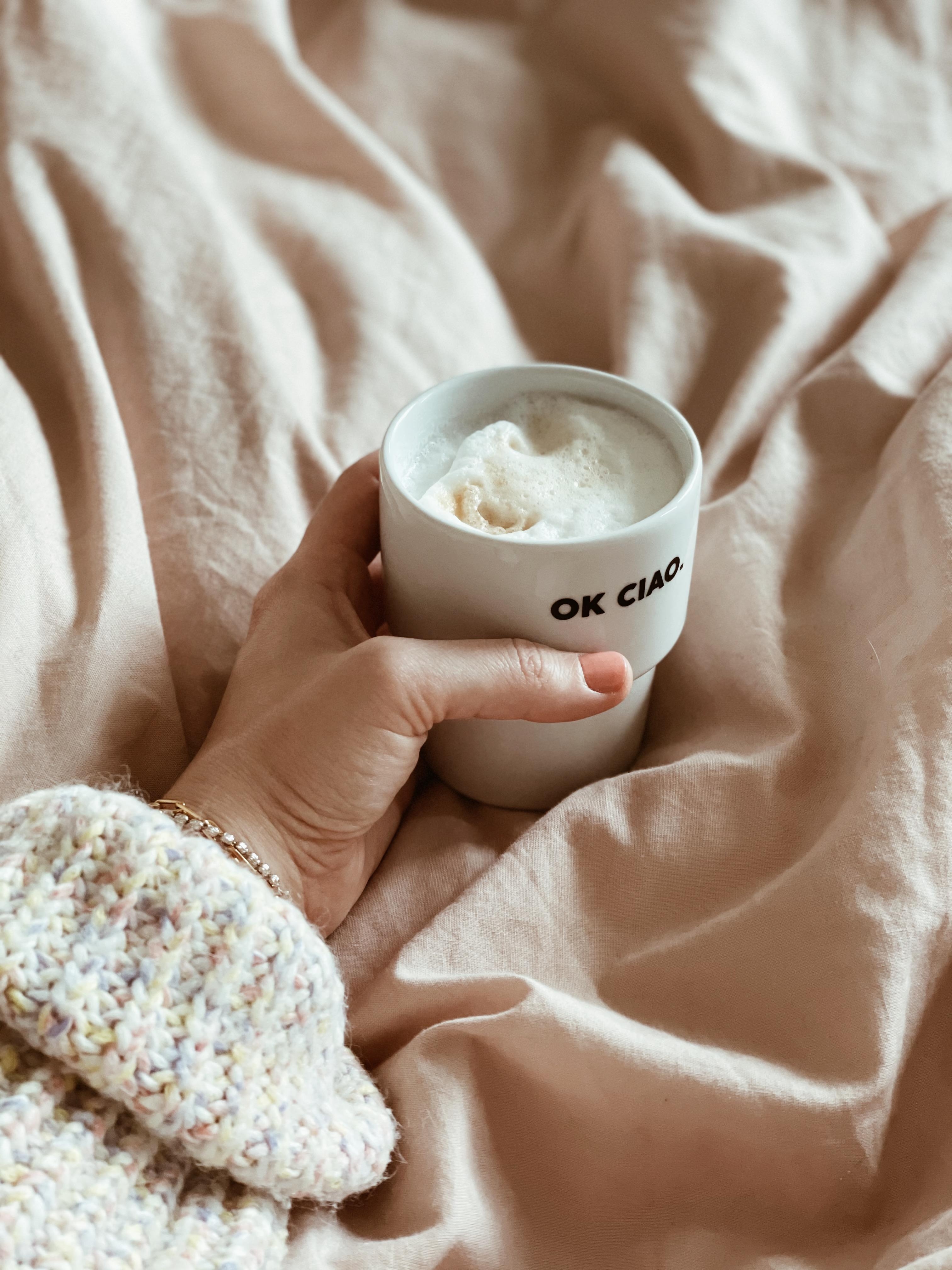 Sonntag= Kaffee im Bett 🤍
#sonntag #coffeelover #bedroom #cozy 
