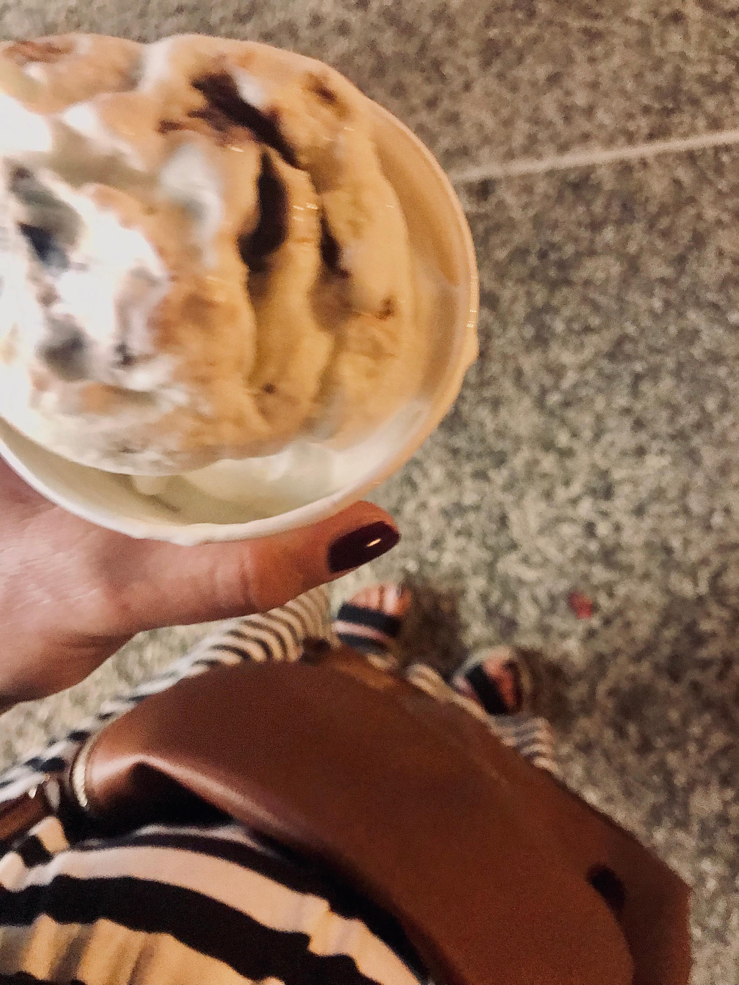 Sonntagabend 26 Grad Zeit für ein #gelato #urlaub #bellaitalia #sommer #kleid #tasche #sandale 