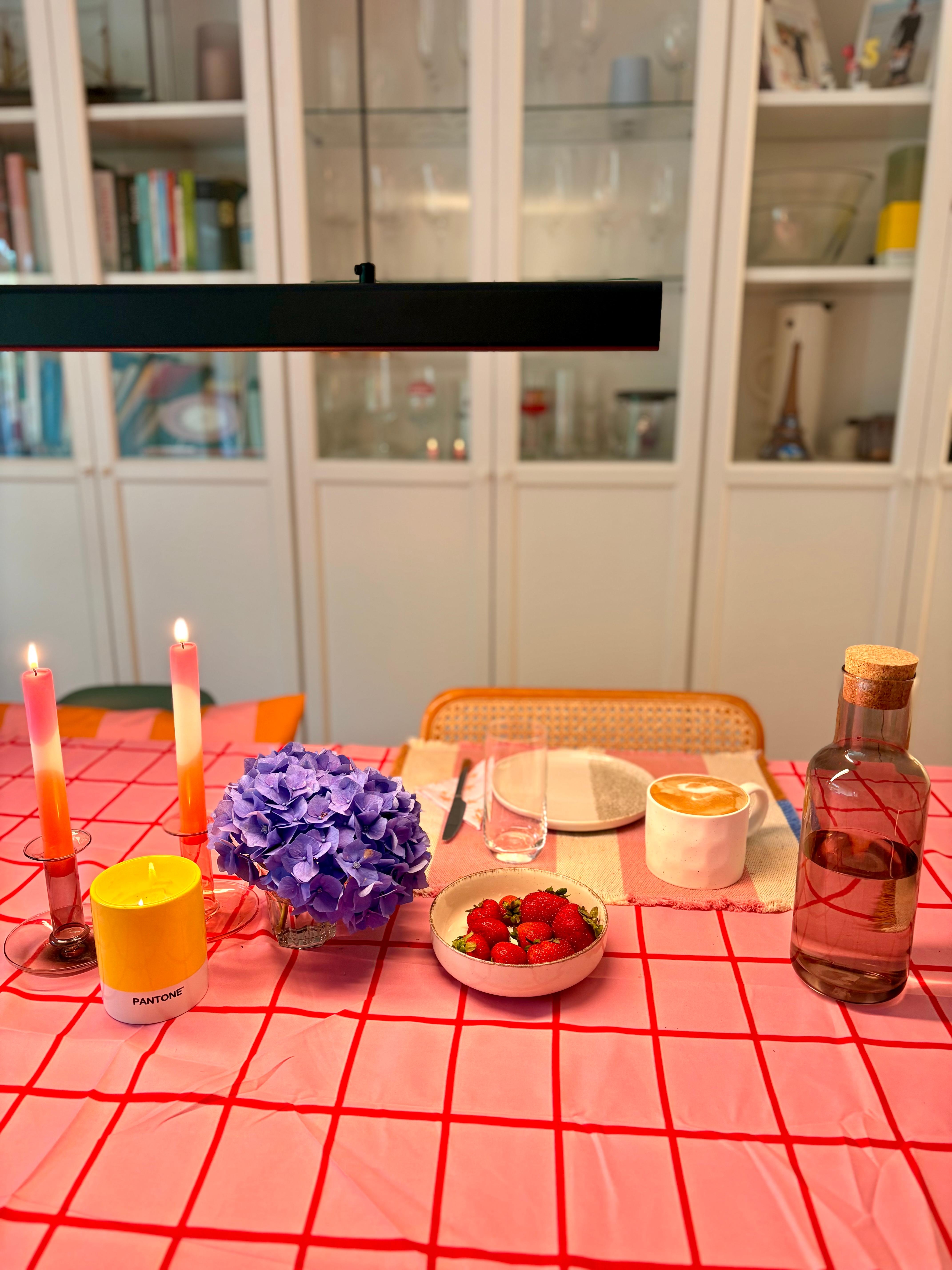 Sonntagsfrühstück 
#pink #wohnzimmer