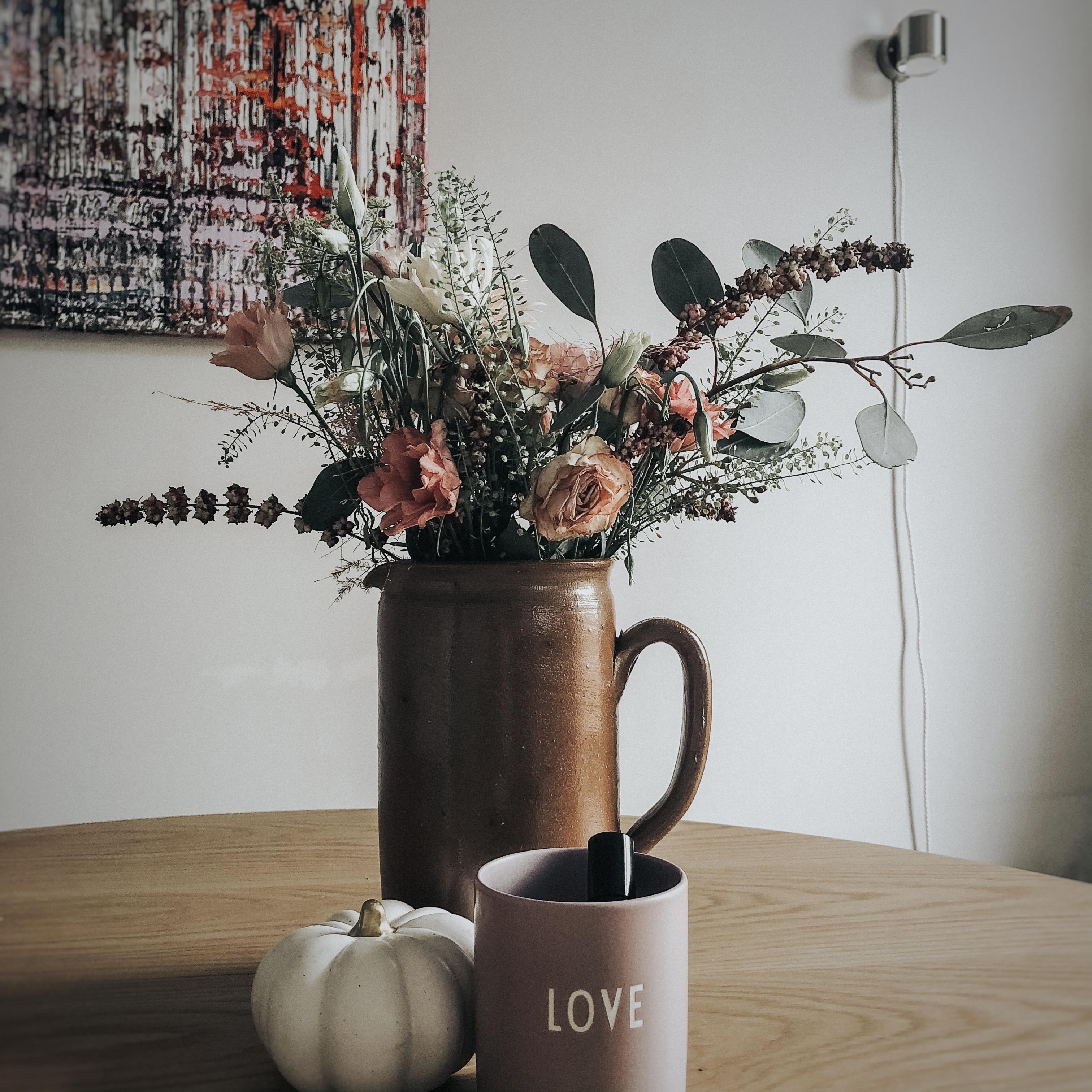 Sonntagsgruss #interior #vase #blumen #deko #interiorstyle #esstisch #freshflowers