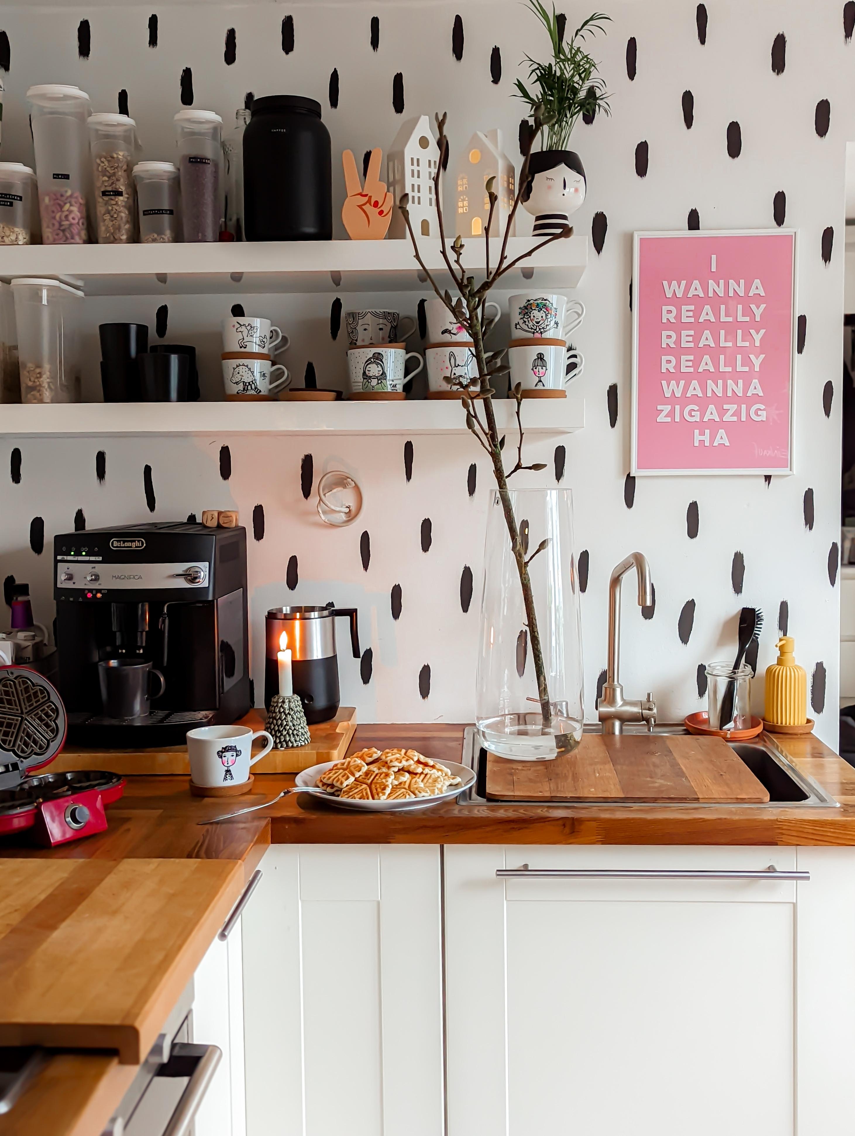 Sonntagsmodus

#kitchendesign #küche #cozy #croffels #magnolie #wandgestaltung #diy #hygge 