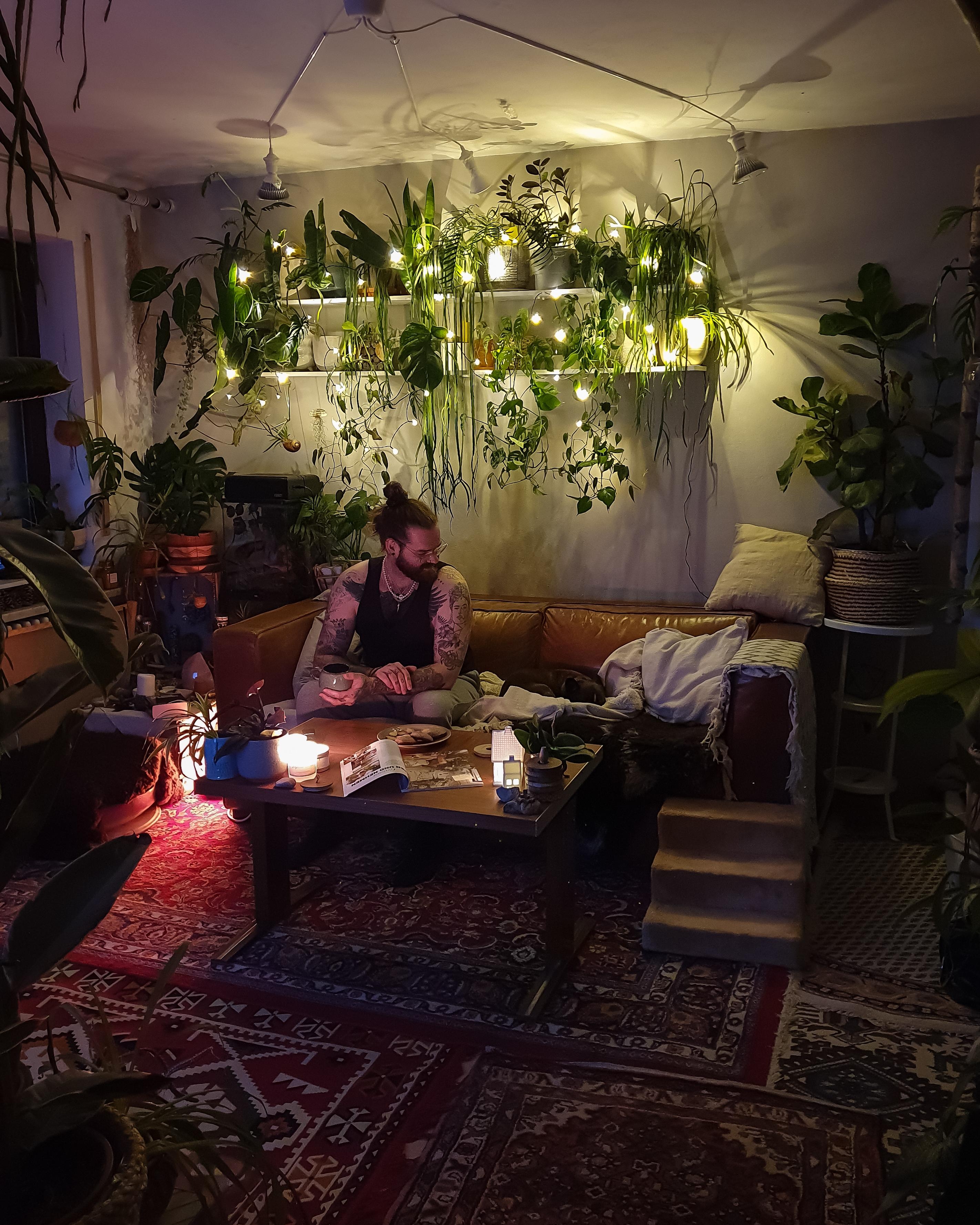 Sonntagsritual ❤ #Wohnzimmer #Wohnung #Einrichtung #Couch #Sofa #Pflanzen #Regal #deko #dekoidee #boho #hippie #hygge #l