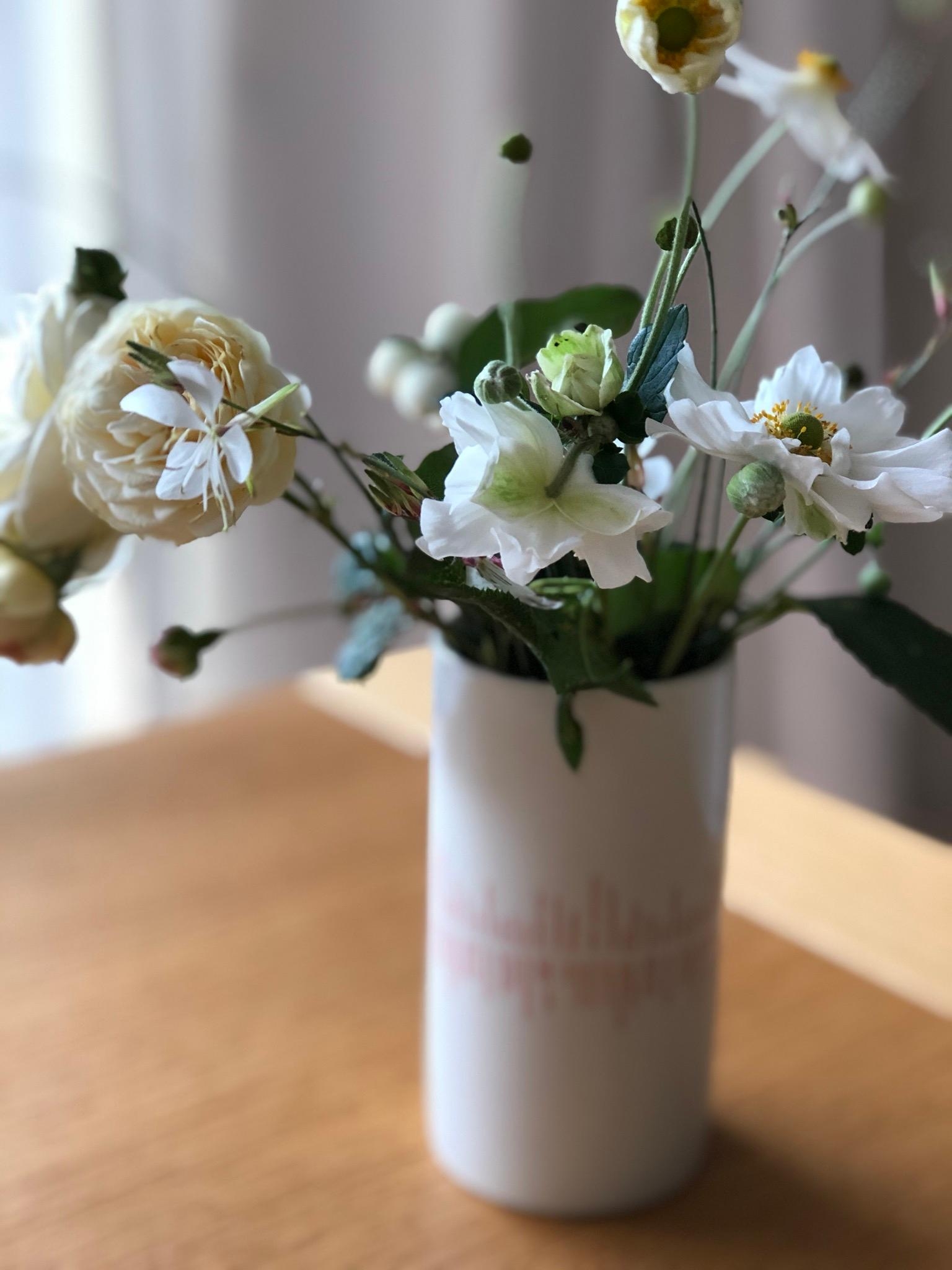 Spätzünder. 🌺🌸🌼
#flowers #flowerlove #blumen #vase #gartenblumen