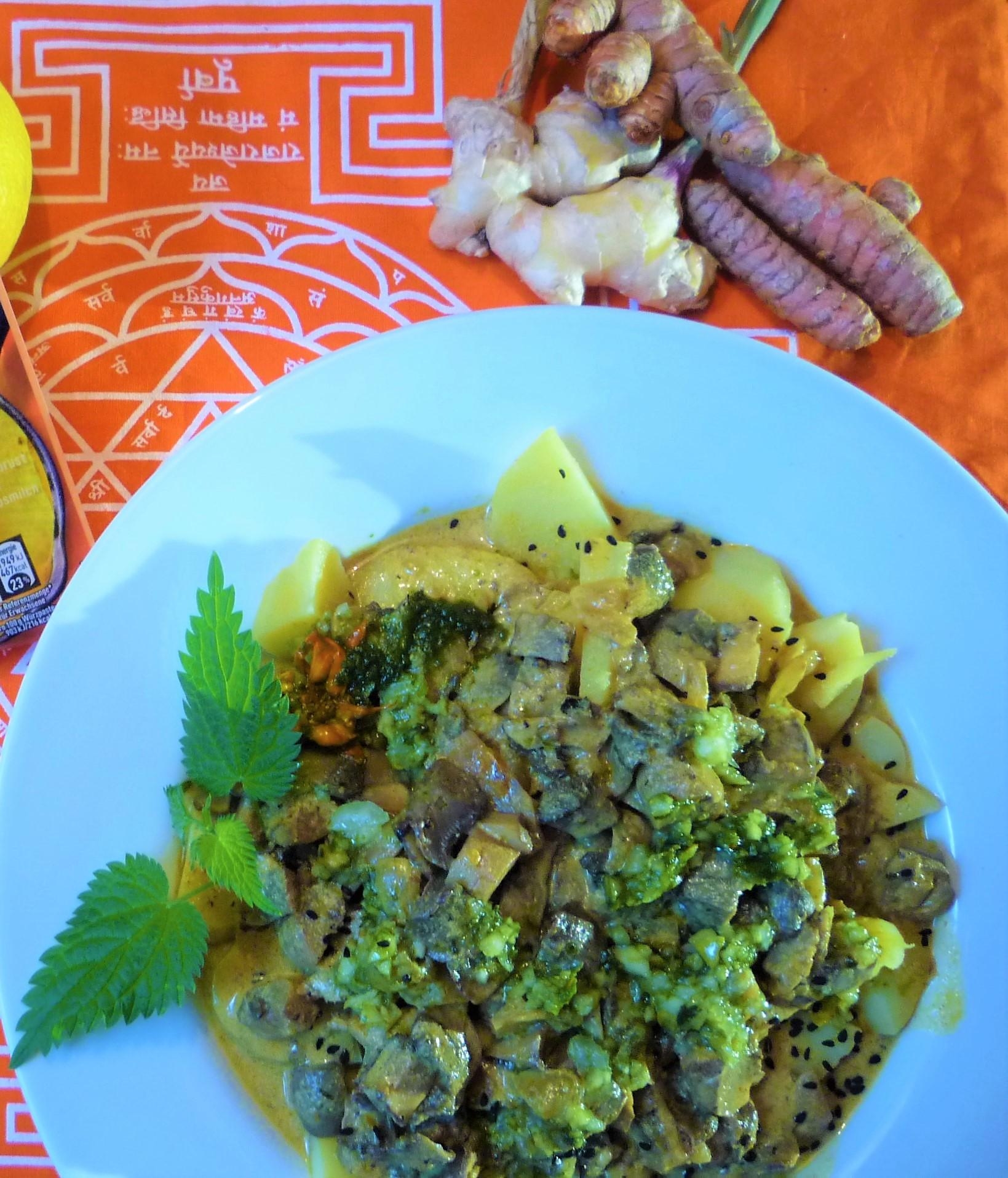 #spicy 🐈 Curry mit Cashewcreme, Champignons, Bärlauch/Brennesselpesto, Ingwer.. #foodchallenge #lunchtime #vegan 