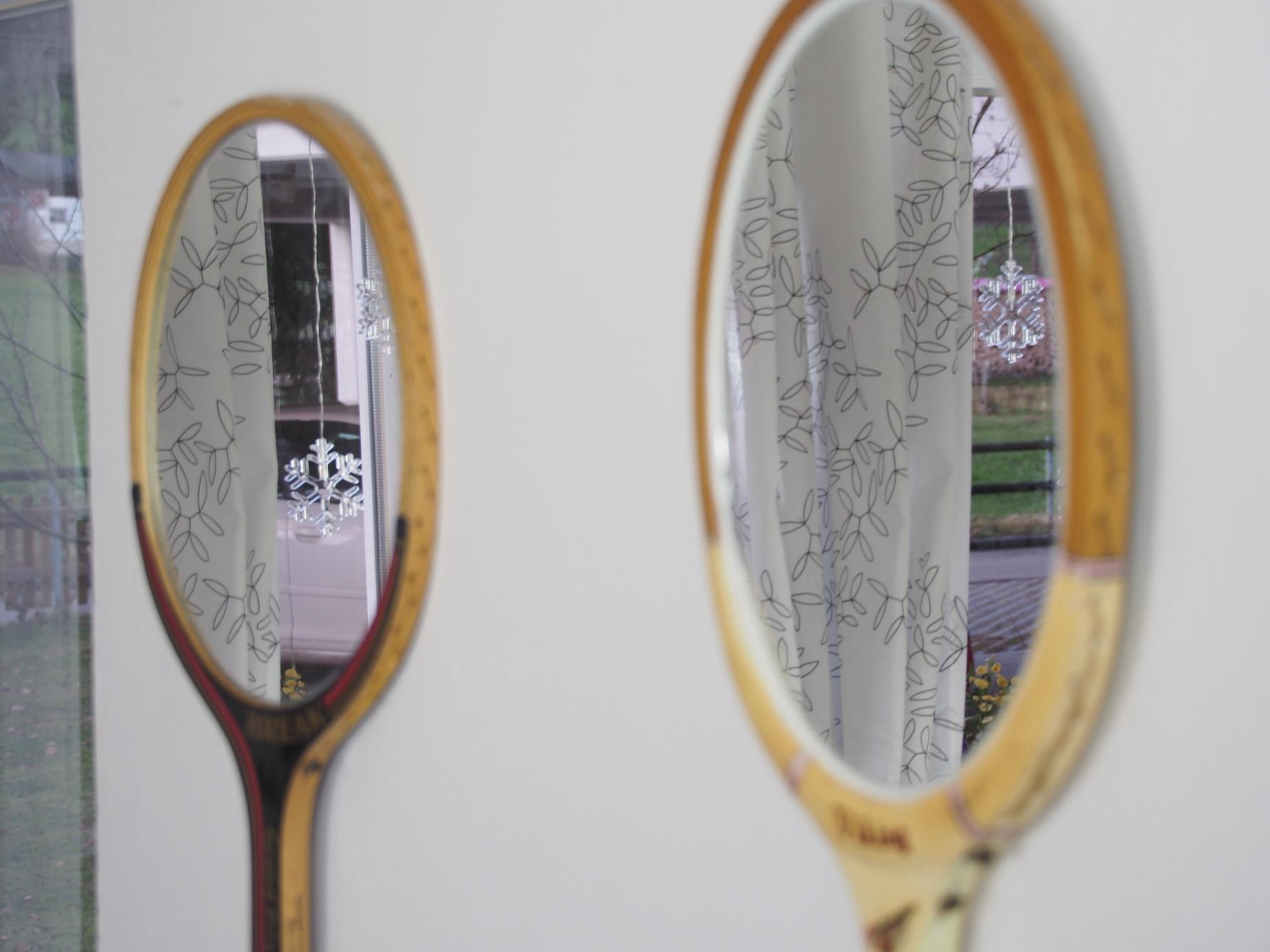 Spiegel aus Holz-Tennisschlägern #handarbeit ©IUNICUM