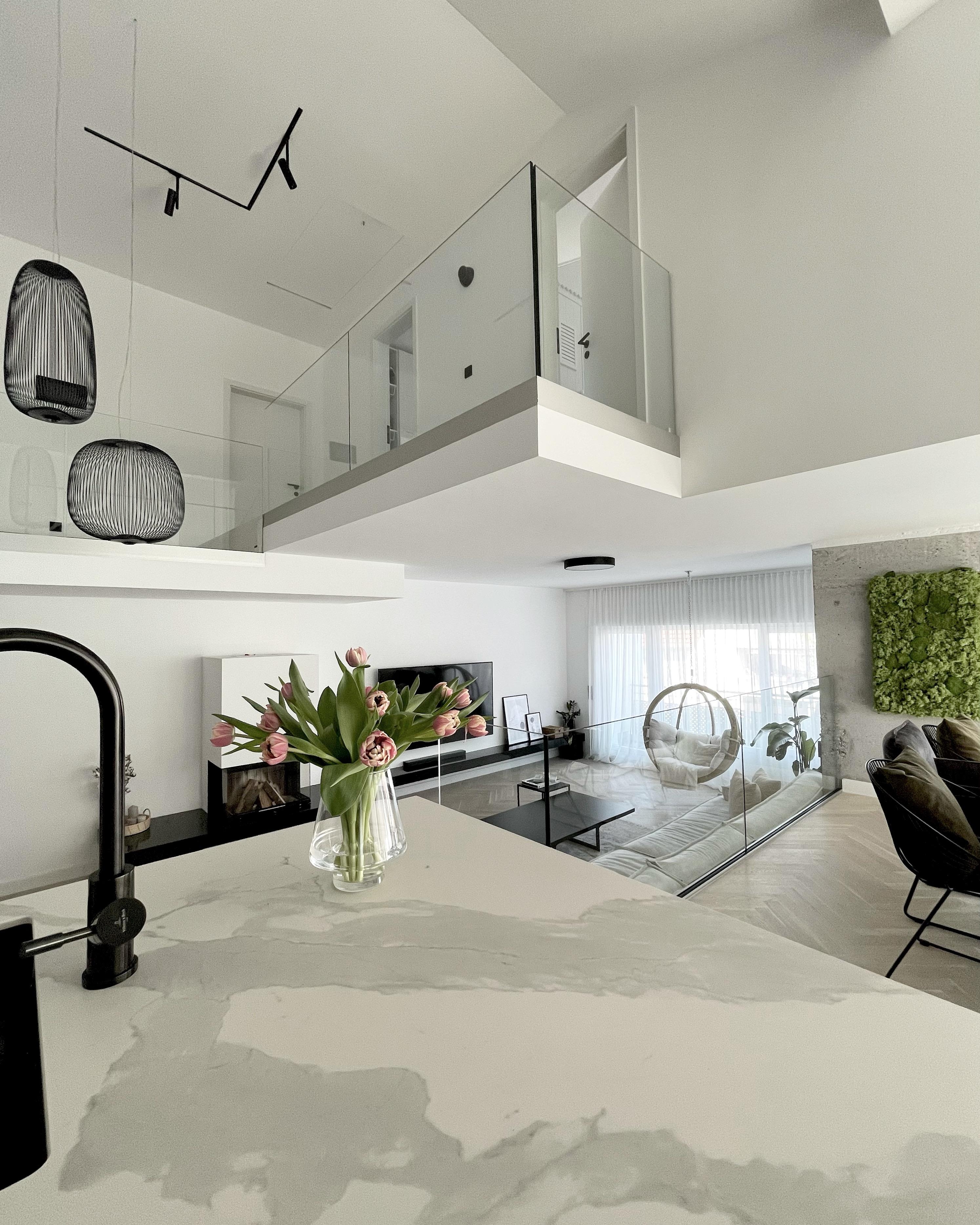 Splitlevel auf höhstem Niveau🤍🖤
#splitlevel #couchmagazib #interiorinspo #homesweethome #architektur #designinspo #home