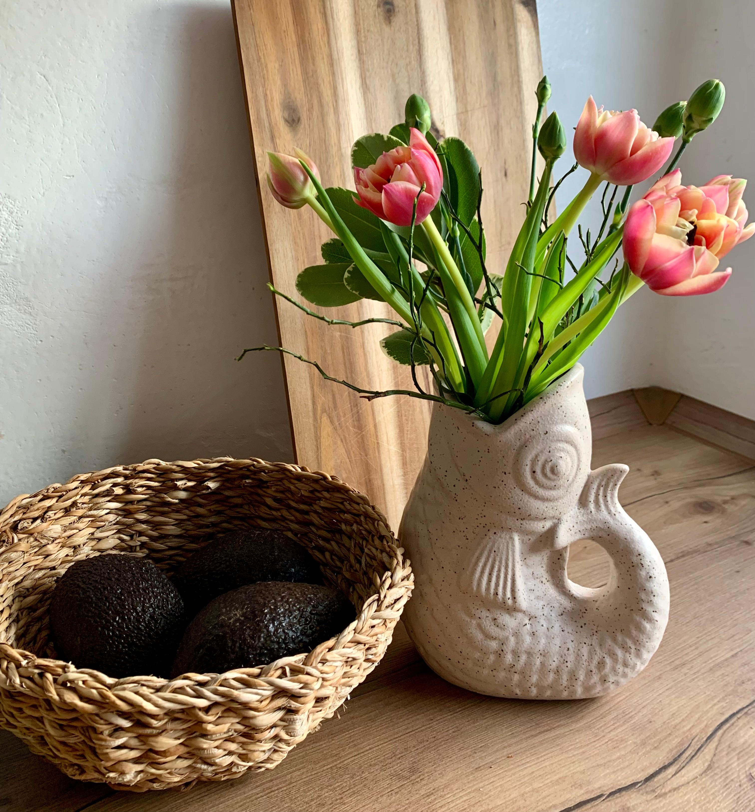 Spring Flowers🍃🌷✨
#kitchenstories #freshflowers #Couchstyle 
