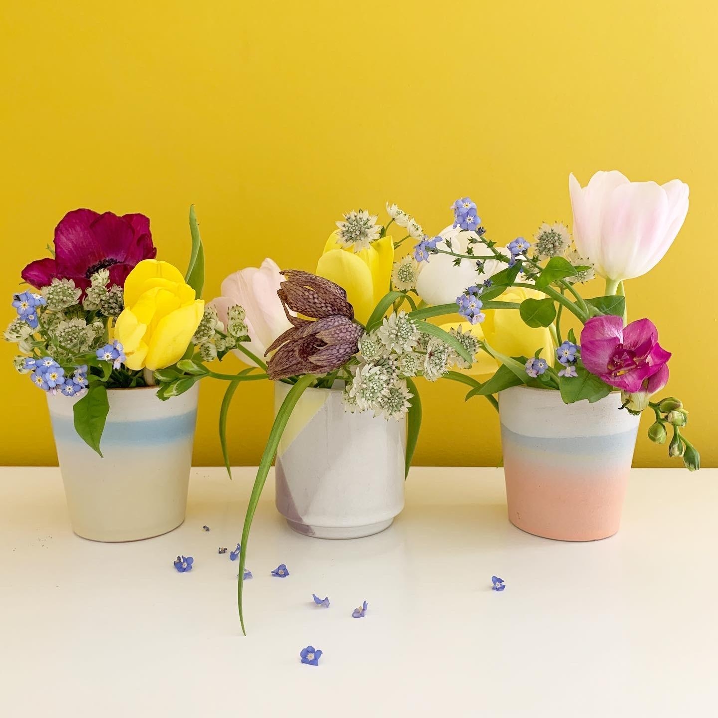 #springvibes #flowerpower #gelbliebe #pastell #schoenerwohnenfarbe #keramik #blumenliebe #colorfulhome