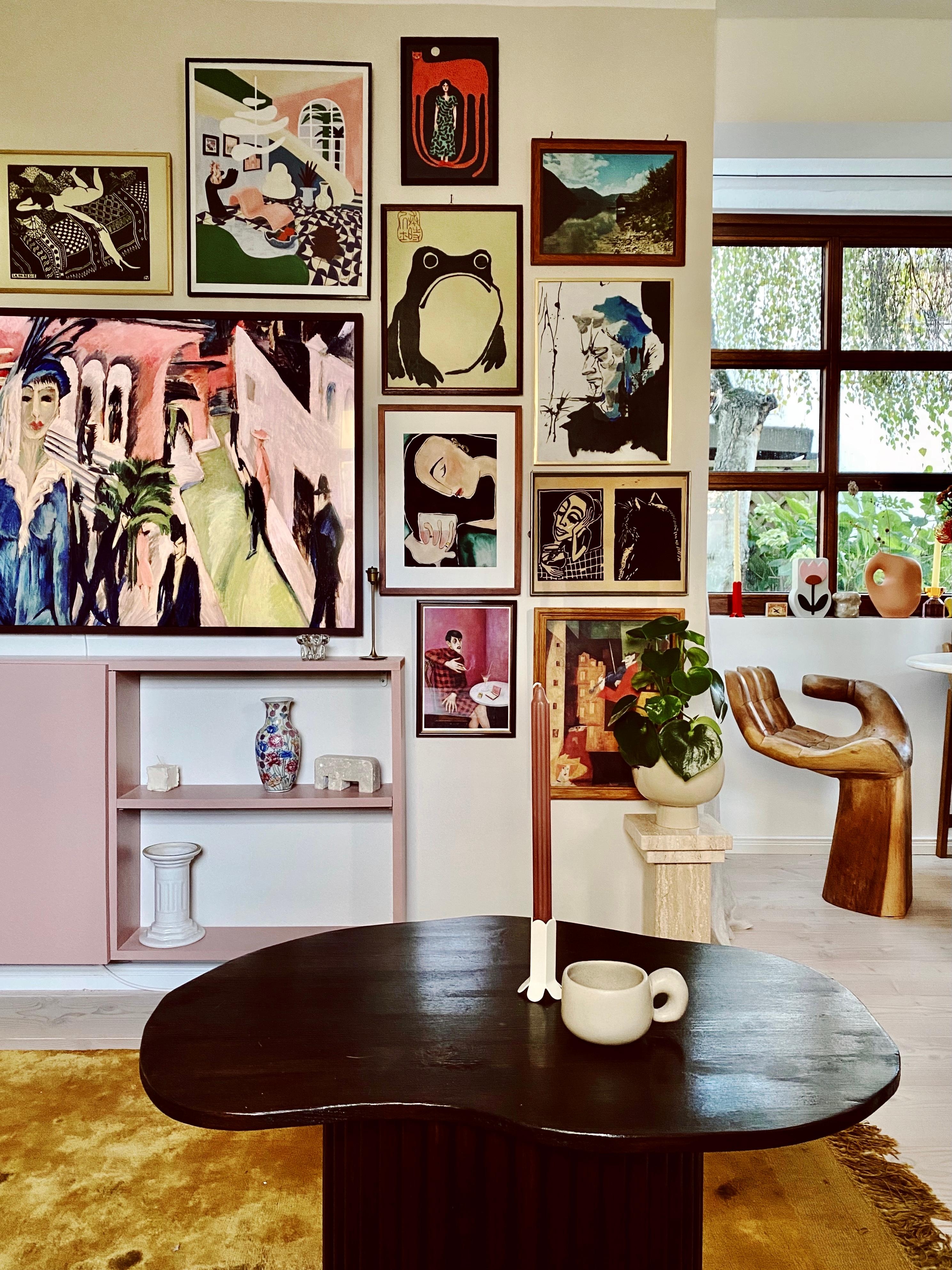 Staring at my new DIY-candy-sideboard 💗
#kunst #wohnzimmer #artsy #skandi #midcentury #vintagelove 