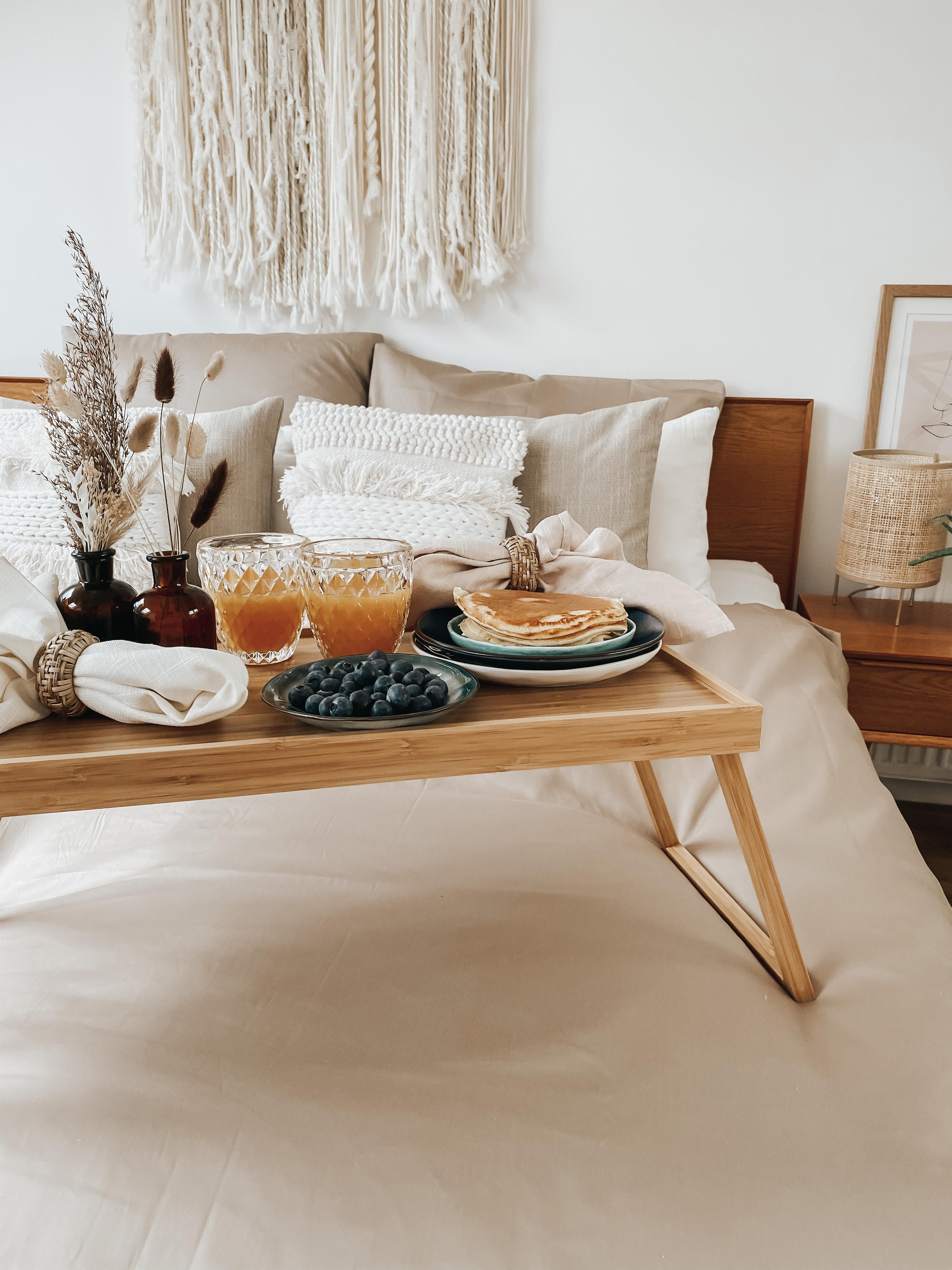 Start your day right 🤍
#frühstückimbett #bett #bedroom #bedroominspo #schlafzimmer #breakfast #details #bohohome 