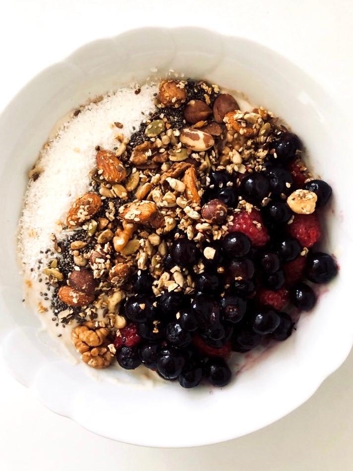 Start your day right. 
#healthy #bananapeanutbutterbowl #veganbreakfast