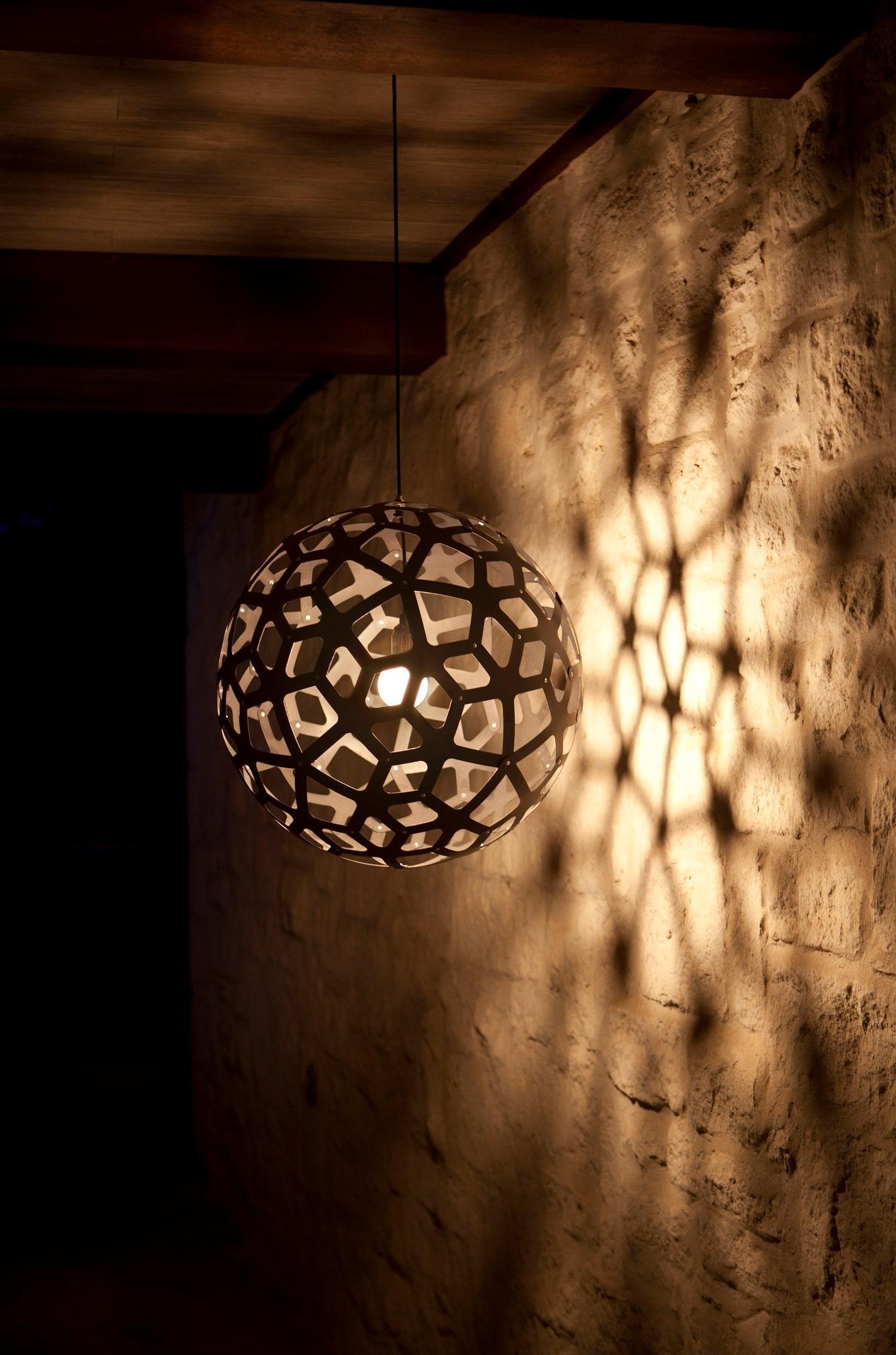 Stimmungsvolle Designer-Leuchte CORAL aus Holz #Pendelleuchte #Holzleuchte © David Trubridge
