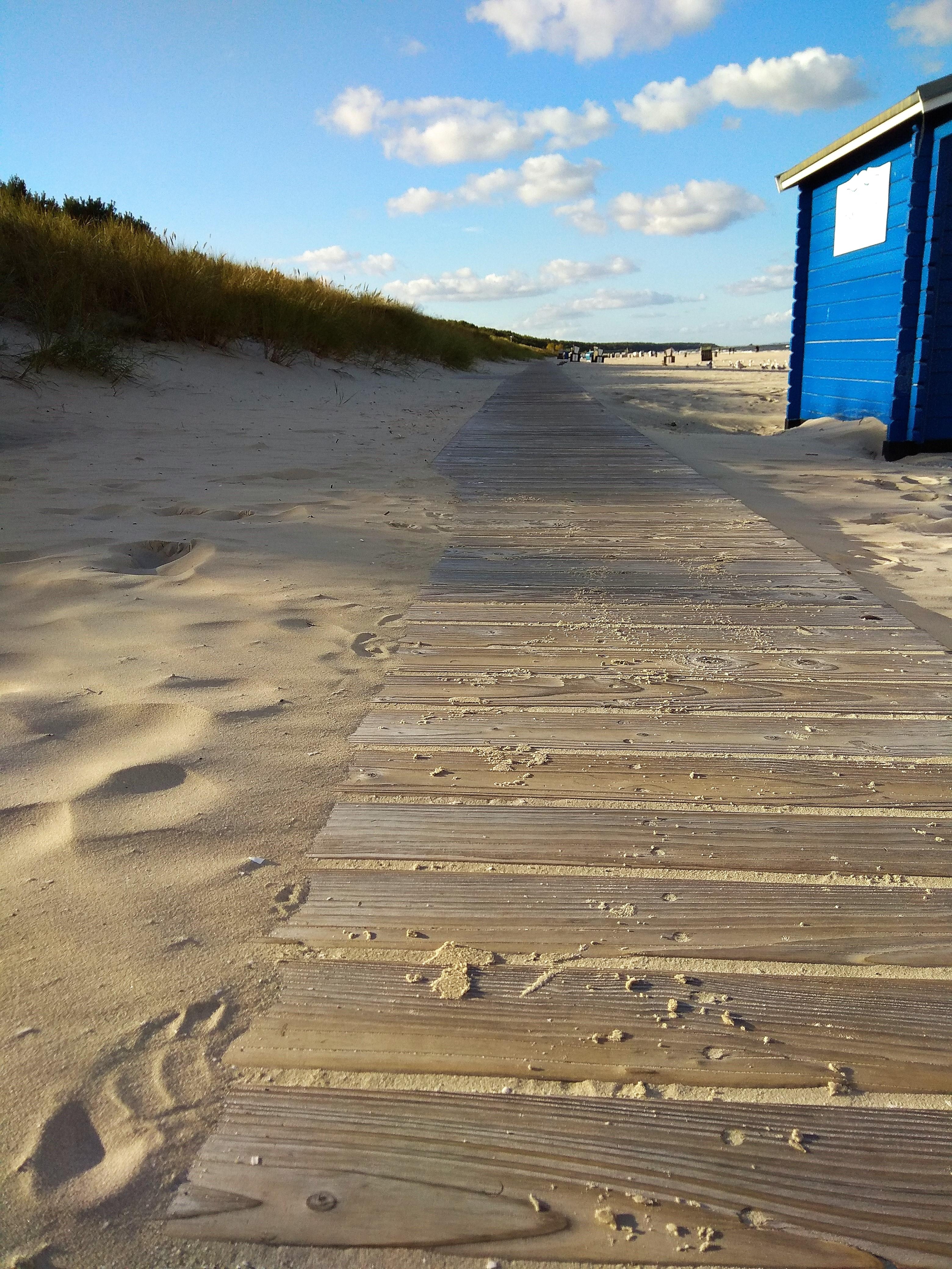 Strandidylle
#strand #usedom #sand #blau #urlaub #wolken #holz