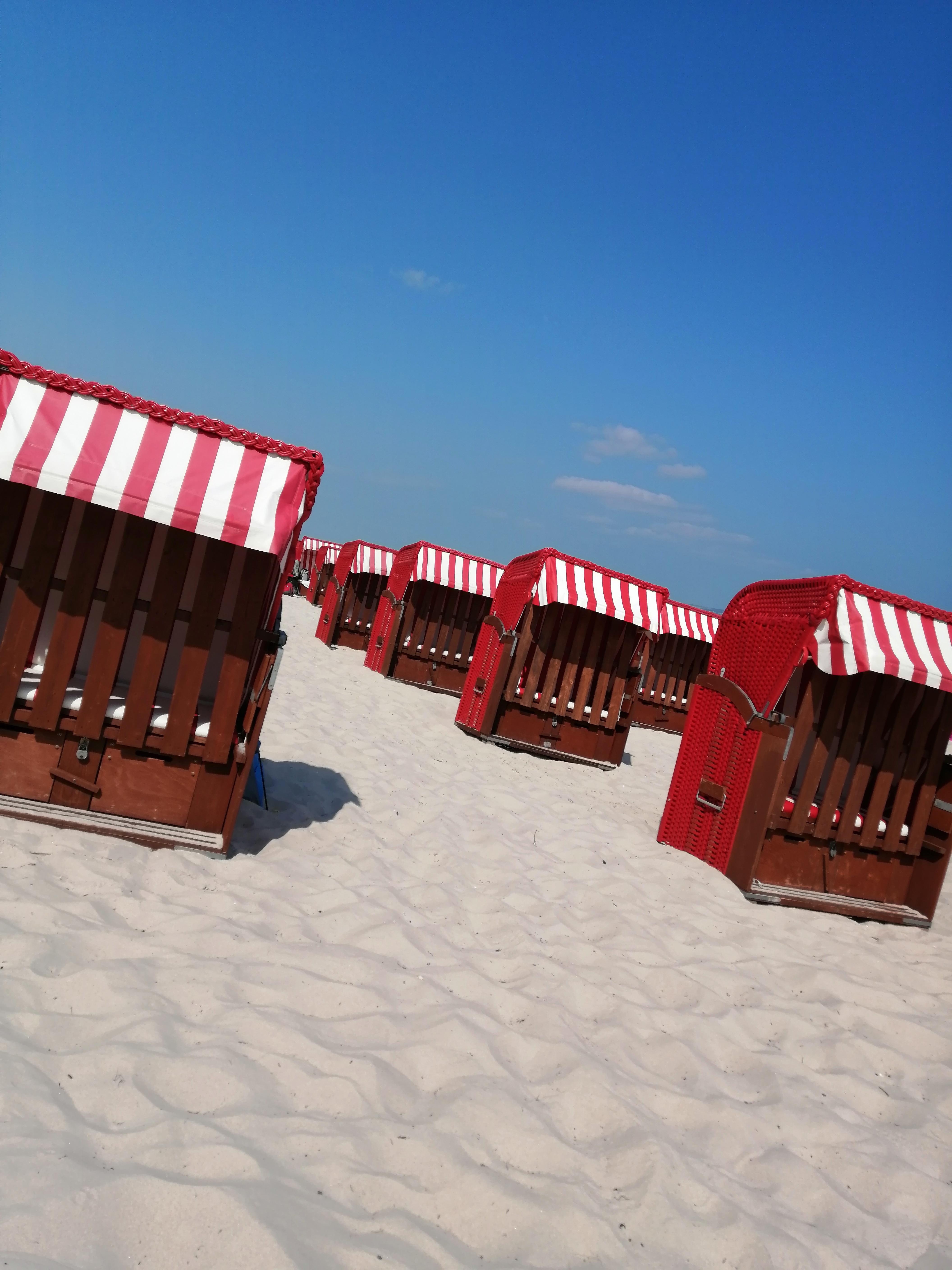 Strandtag #schatten #ostsee #strandkörbe