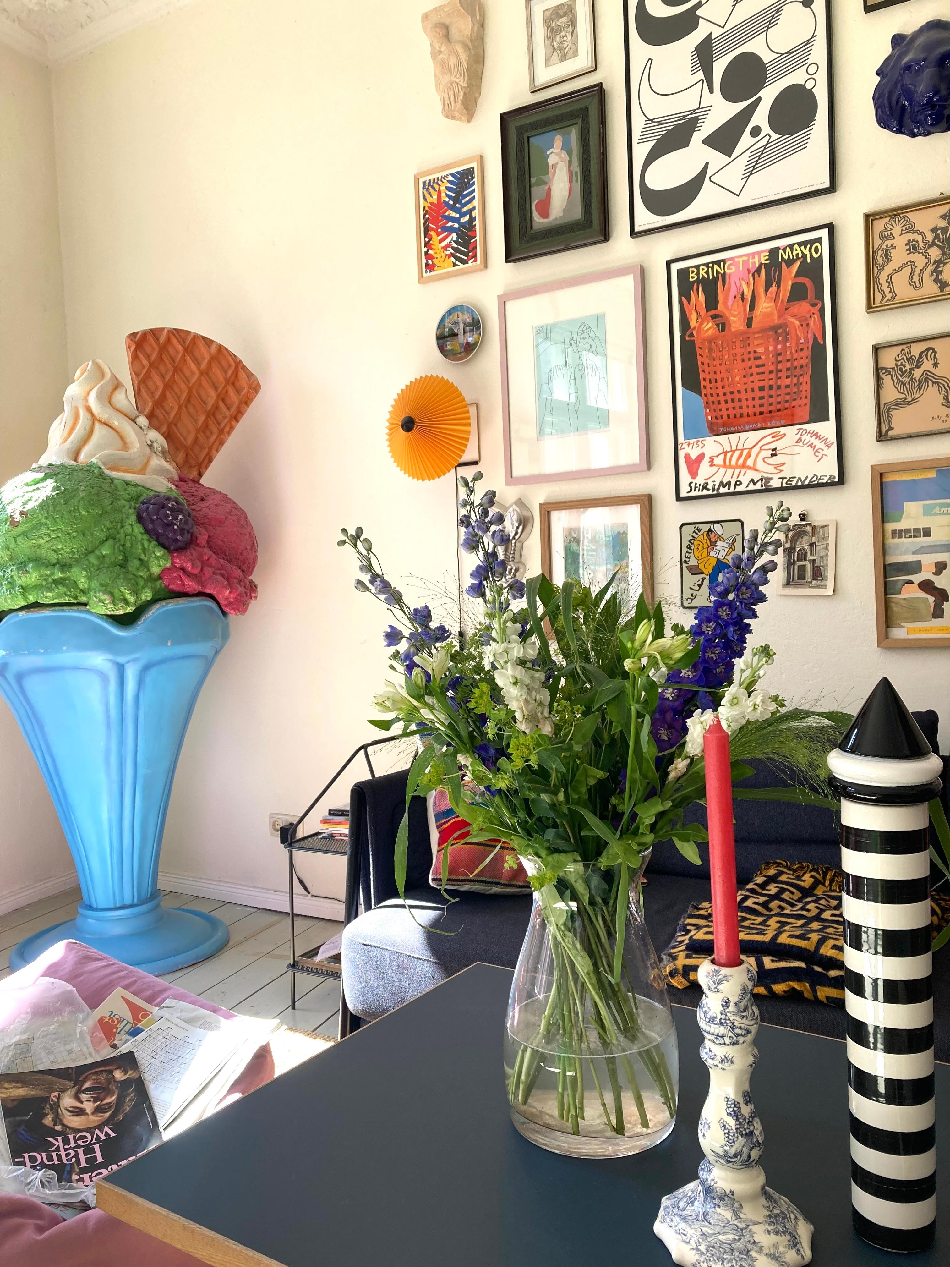 Strauß trifft Eis 💐🍦 
#wohnzimmerdetails #iceicebaby #interiordetails #wohnzimmerinspo