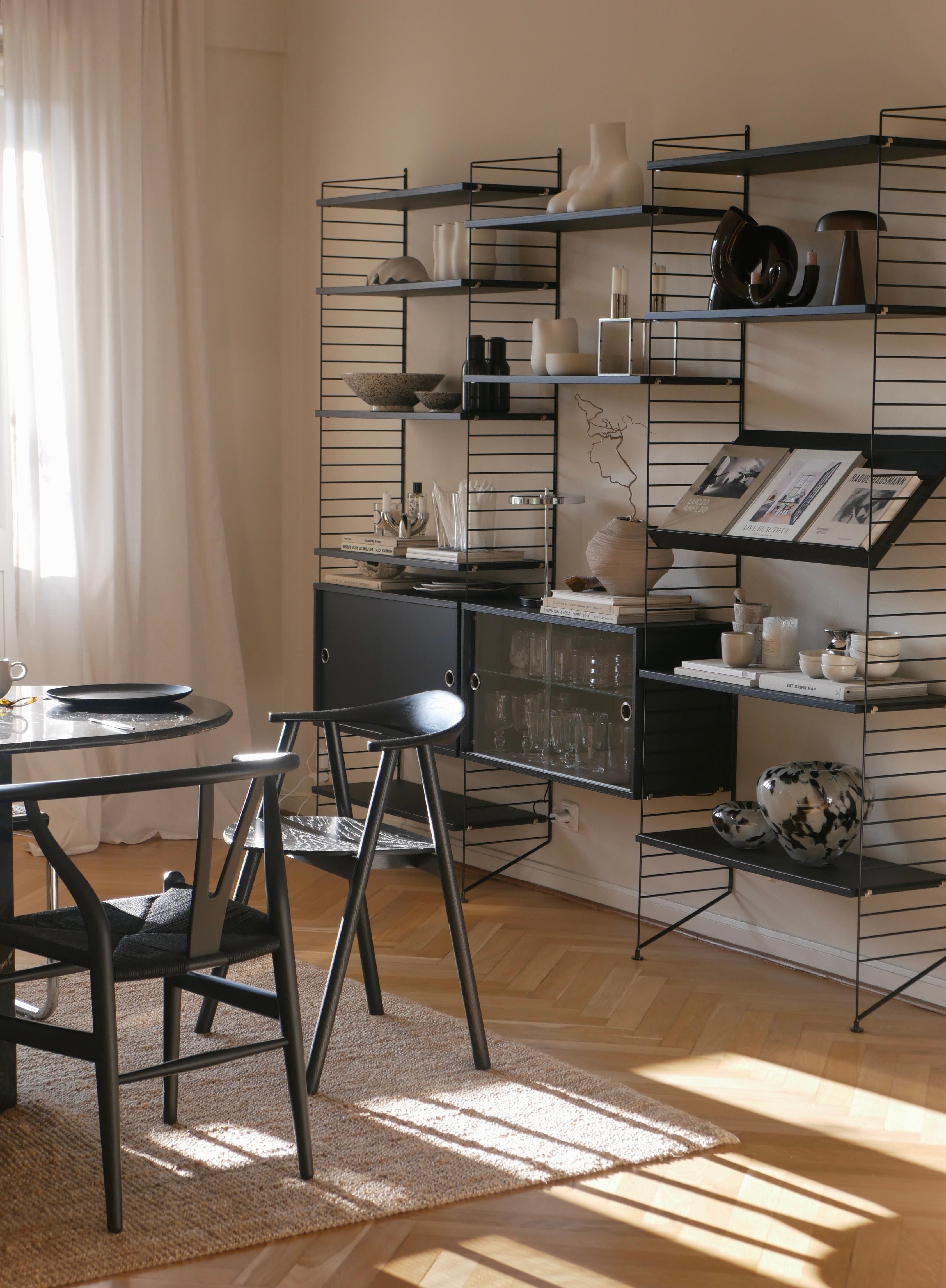 #stringshelf #stringfurniture #interiordesign #diningarea #beigeandblack