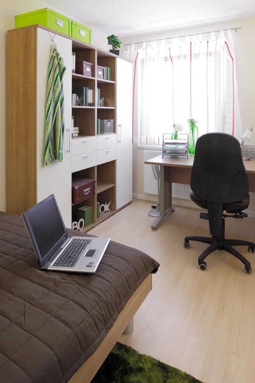 Studenten-Apartment #schreibtisch #arbeitszimmer #holzschreibtisch ©PROJECT FLOORS GmbH