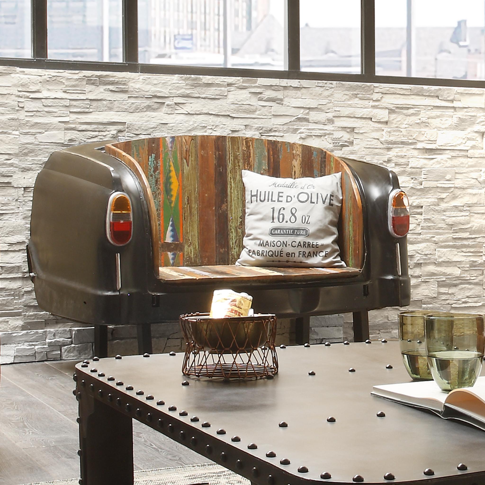 Stylisches Sofa im Rockabilly-Look #vintage #sofa #upcycling ©massivum
