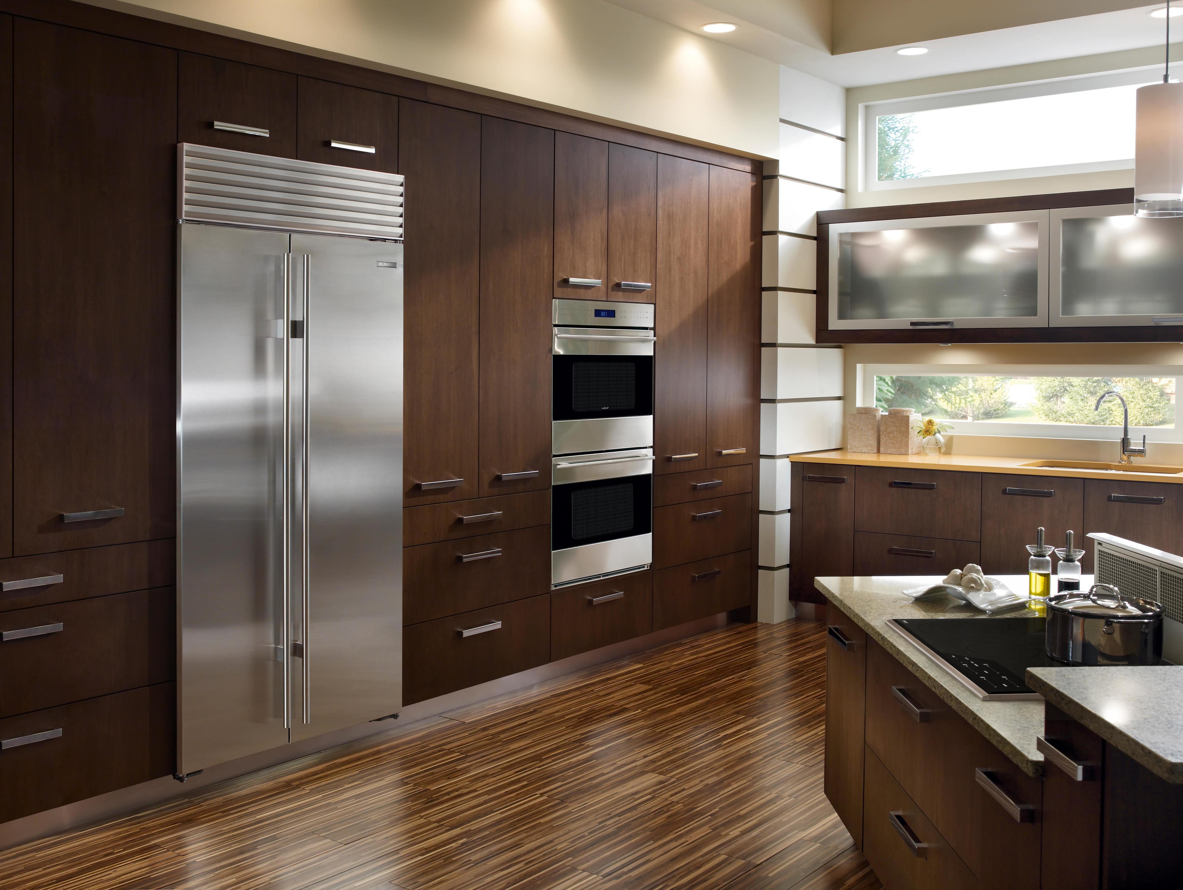 Дизайн кухни встроенной техникой. Холодильник (Side-by-Side) Maunfeld mff177nfsb. Встраиваемый холодильник Side by Side. Холодильник Side by Side в интерьере кухни. Встроенный холодильник Side by Side.