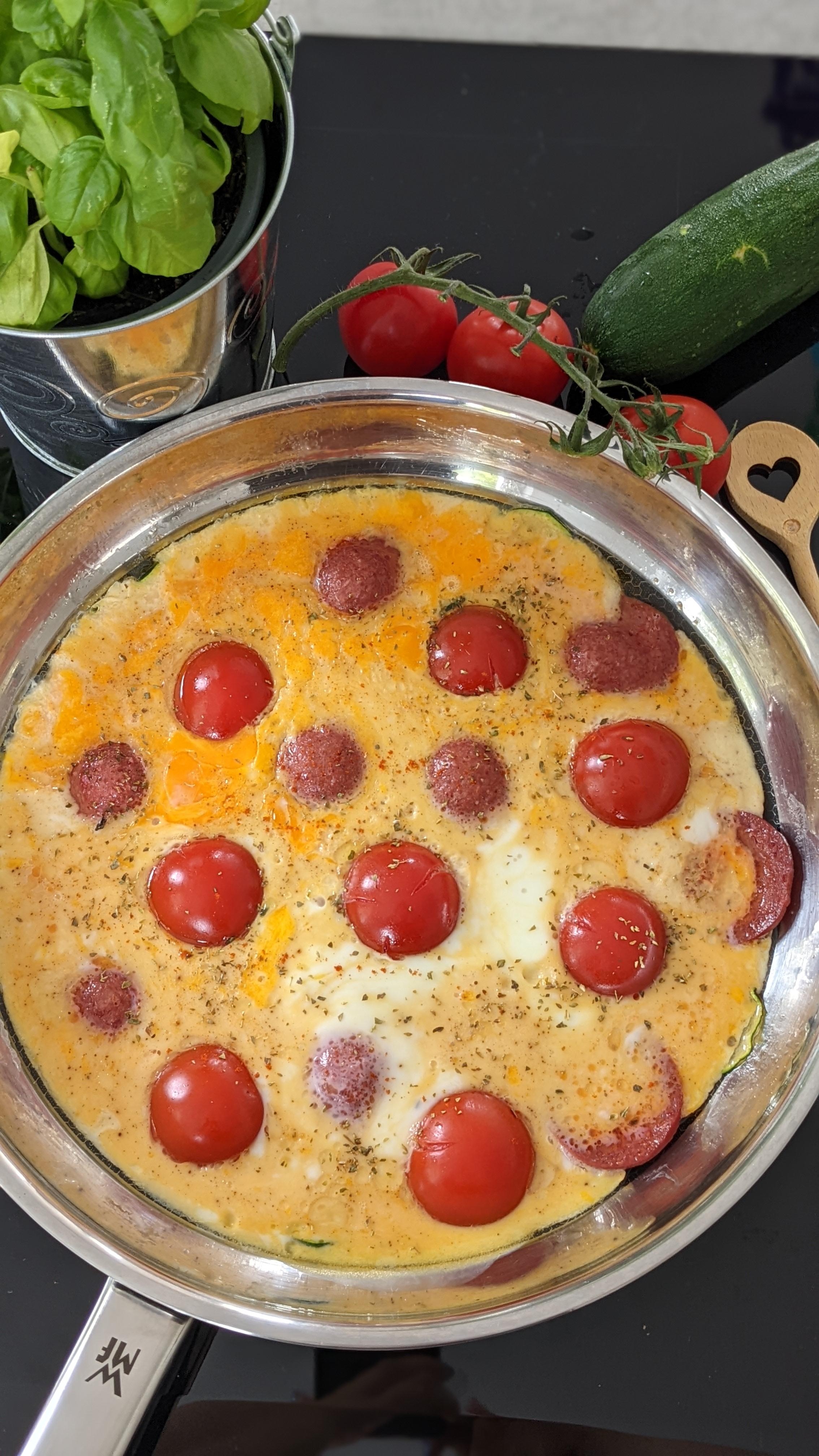 Sucuk Pfanne mit Tomaten Zucchini und Eiern.🍳
#foodie #brunch #frühstück #lecker