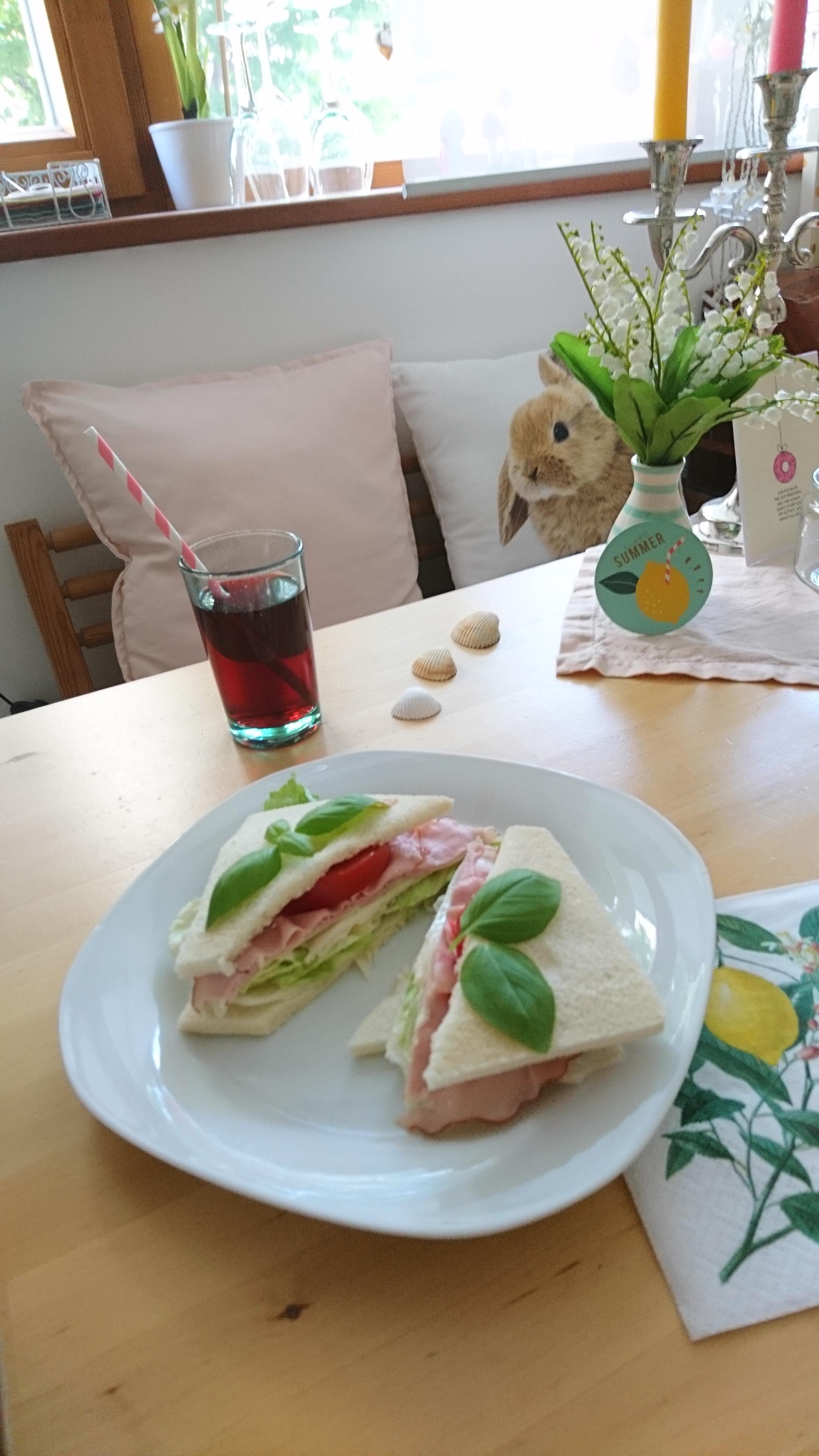 #summer #sandwich mit Johannisbeerschorle und einem Spritzer Zitrone. 
Sooo erfrischend 😋 💦🍋