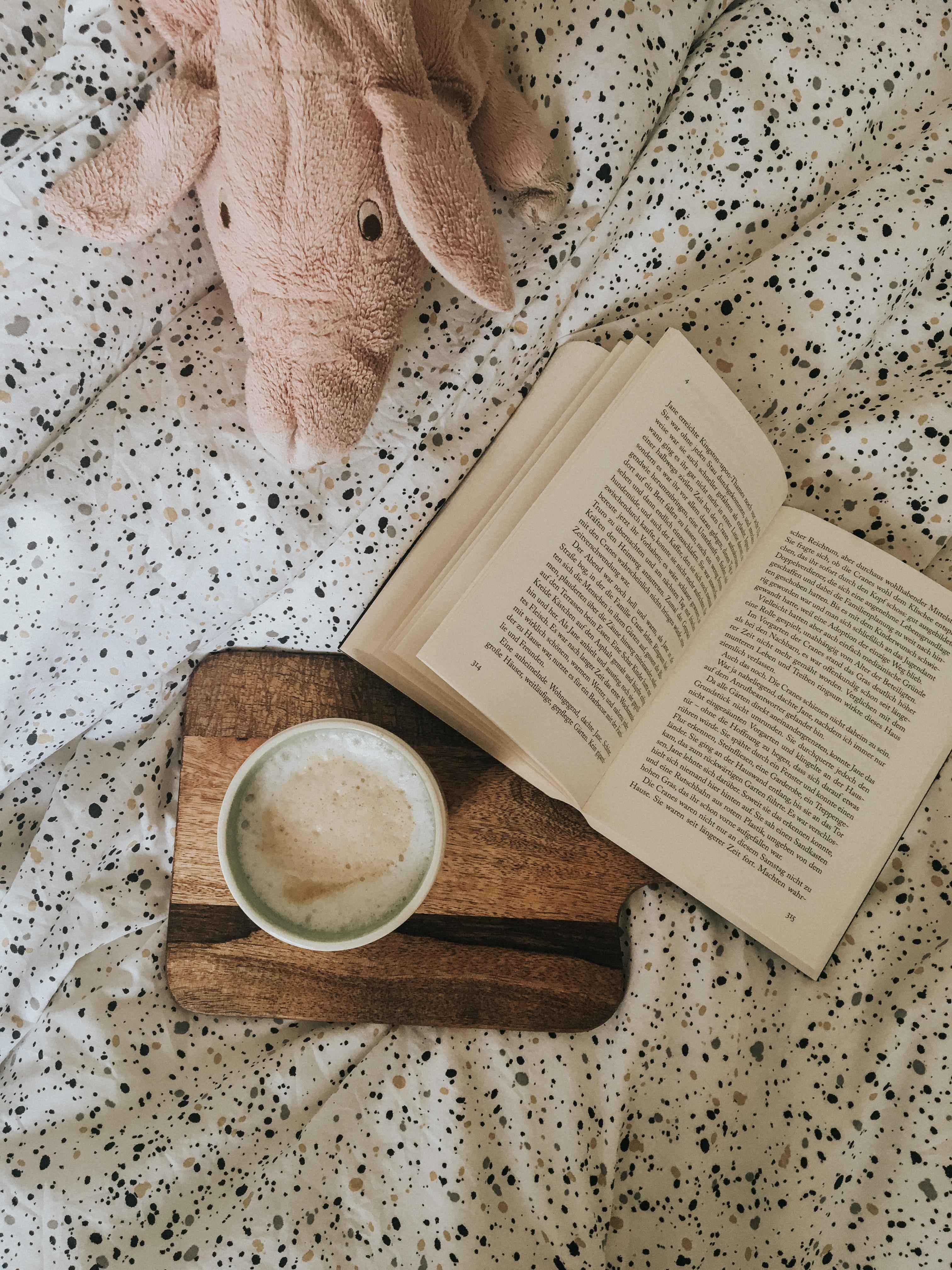 Sunday 🤍
Kaffee, lesen, O.C.California. Sonntag eben 😊 #sunday #cozy #slowdown #hygge #booklover #coffee #coffeelover