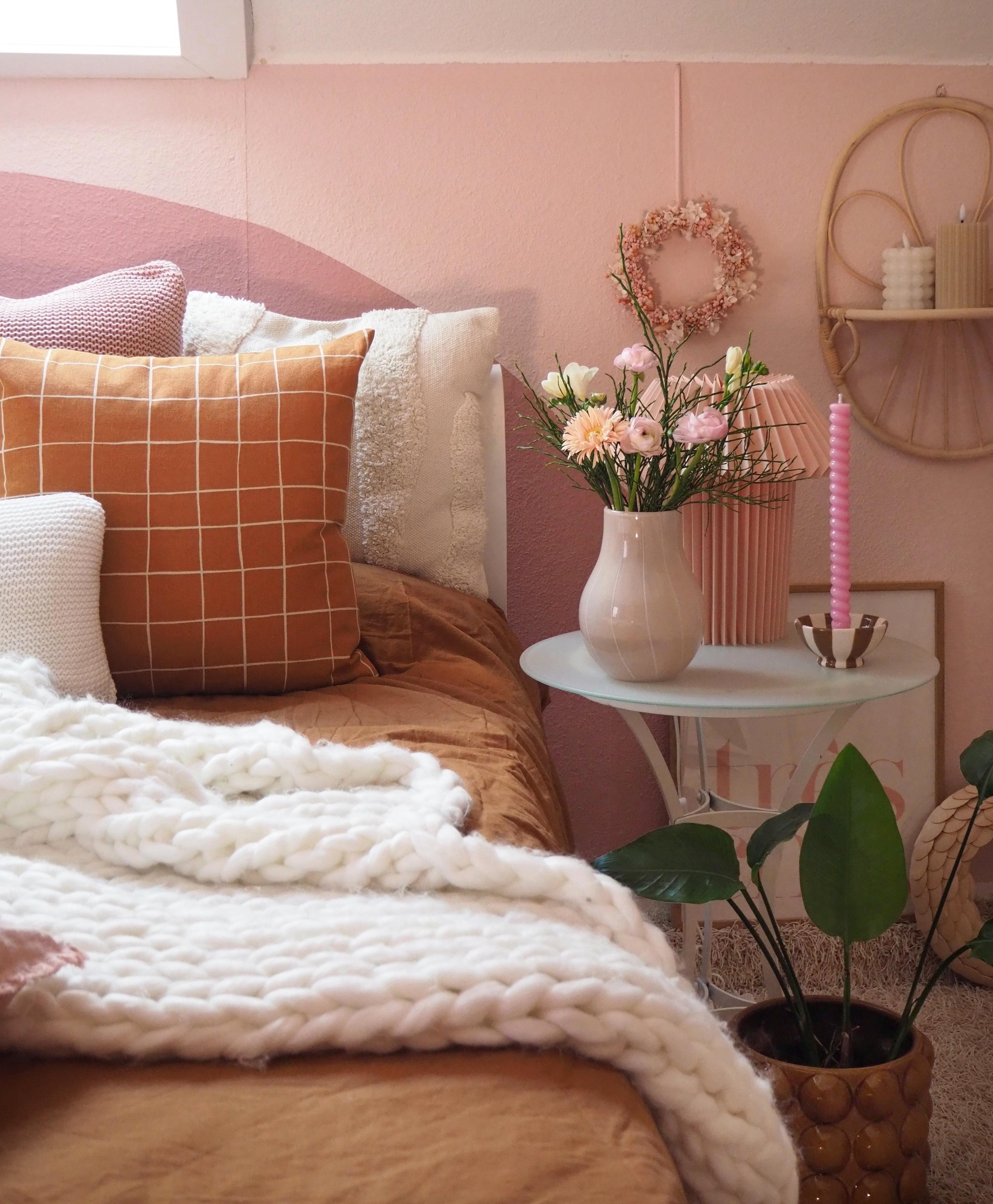 SUNDAY #cozyhome #bedroom #schlafzimmer #colourfulhome #dekoliebe #blumenliebe #farbenliebe #rosa