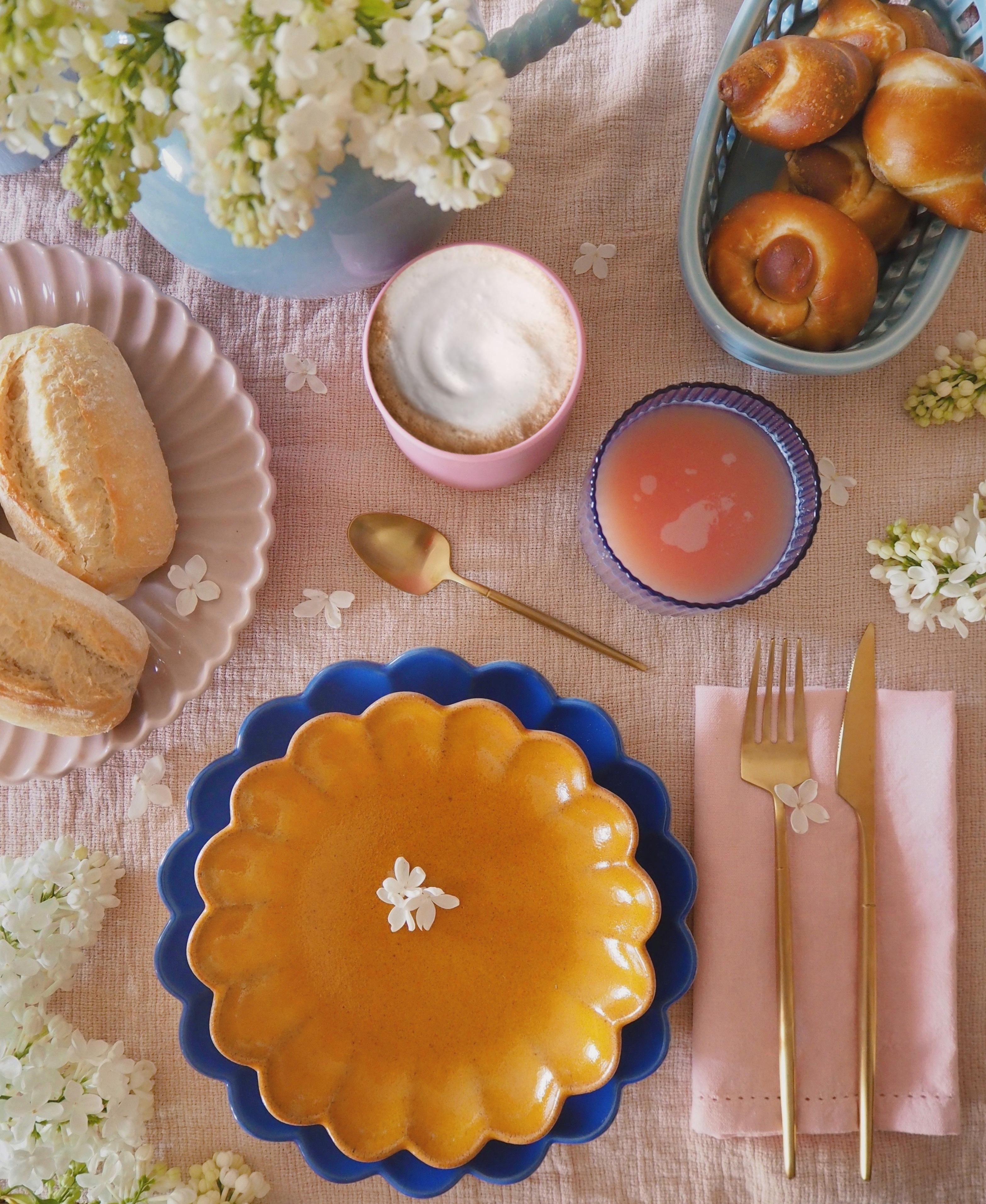 SUN.DAY #tablesetting #springvibes 