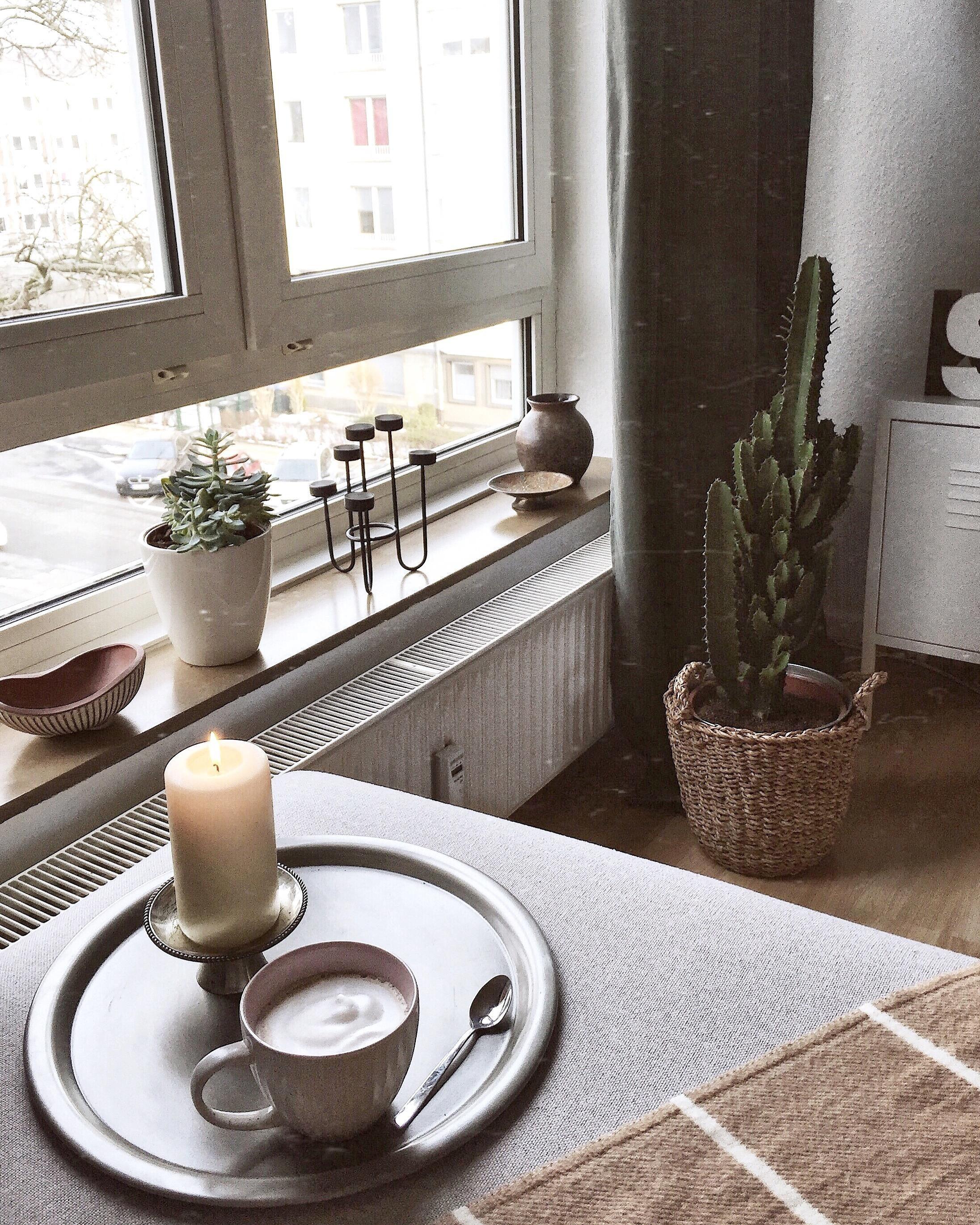 Sundays are for #coffee and #windowwatching 

#erstewohnung #grosseliebe