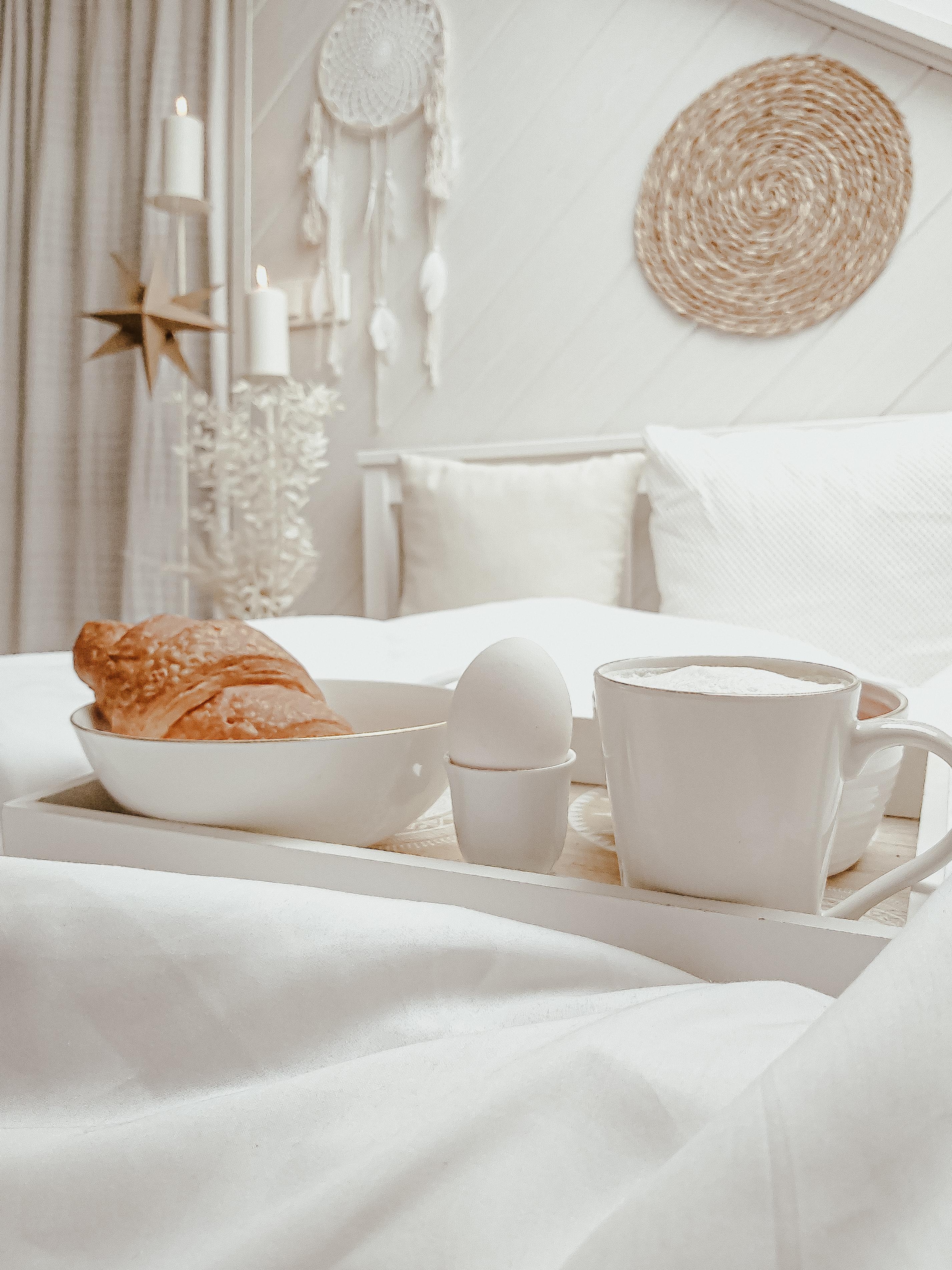 #sundays #morgenstimmung #weihnachtsdeko #hygge #coffee #breakfast #whiteliving #frühstück #couchliebt 