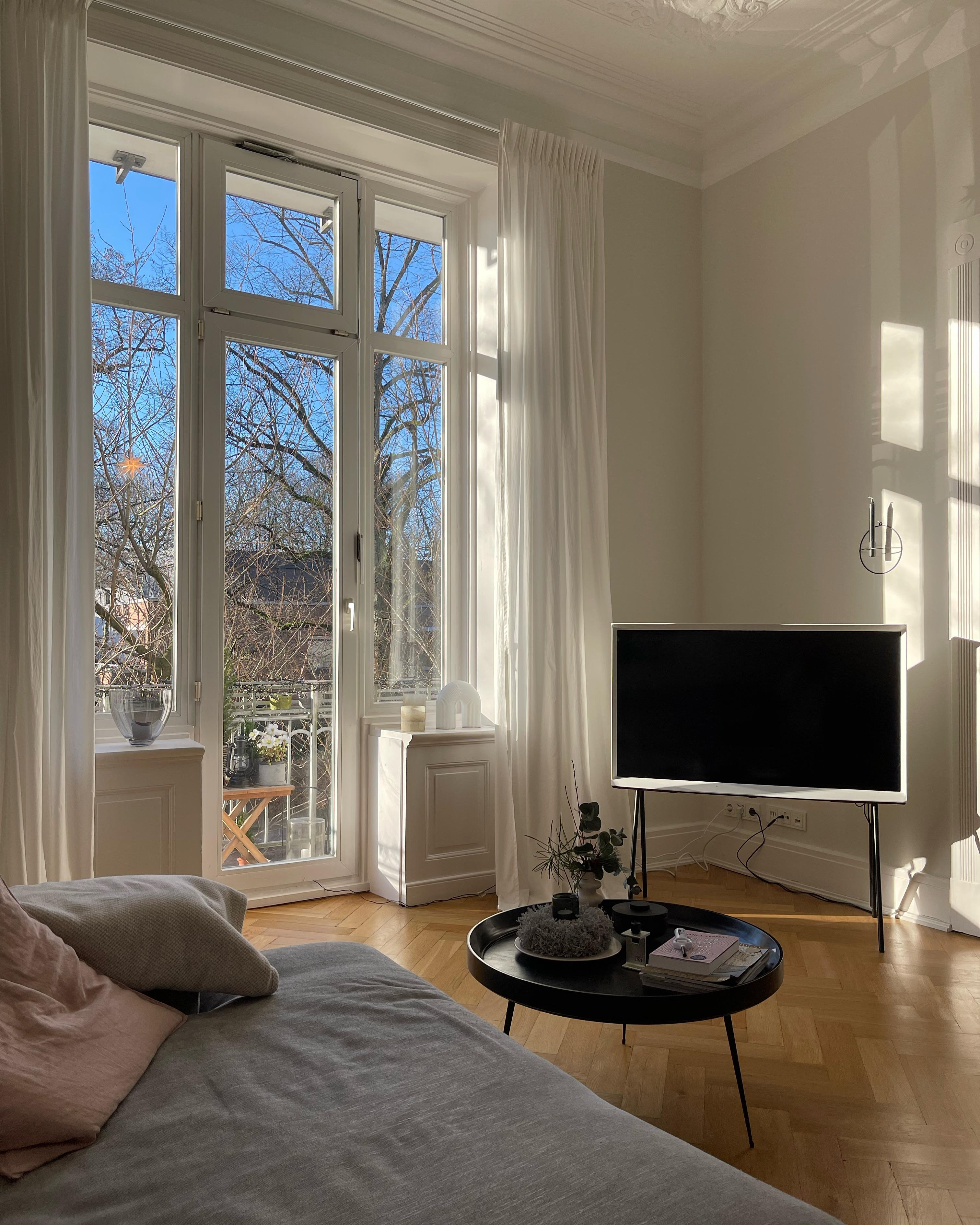 #sunlight #sonne #living #livingroom #wohnen #couchstyle #altbau #myhome #zuhause