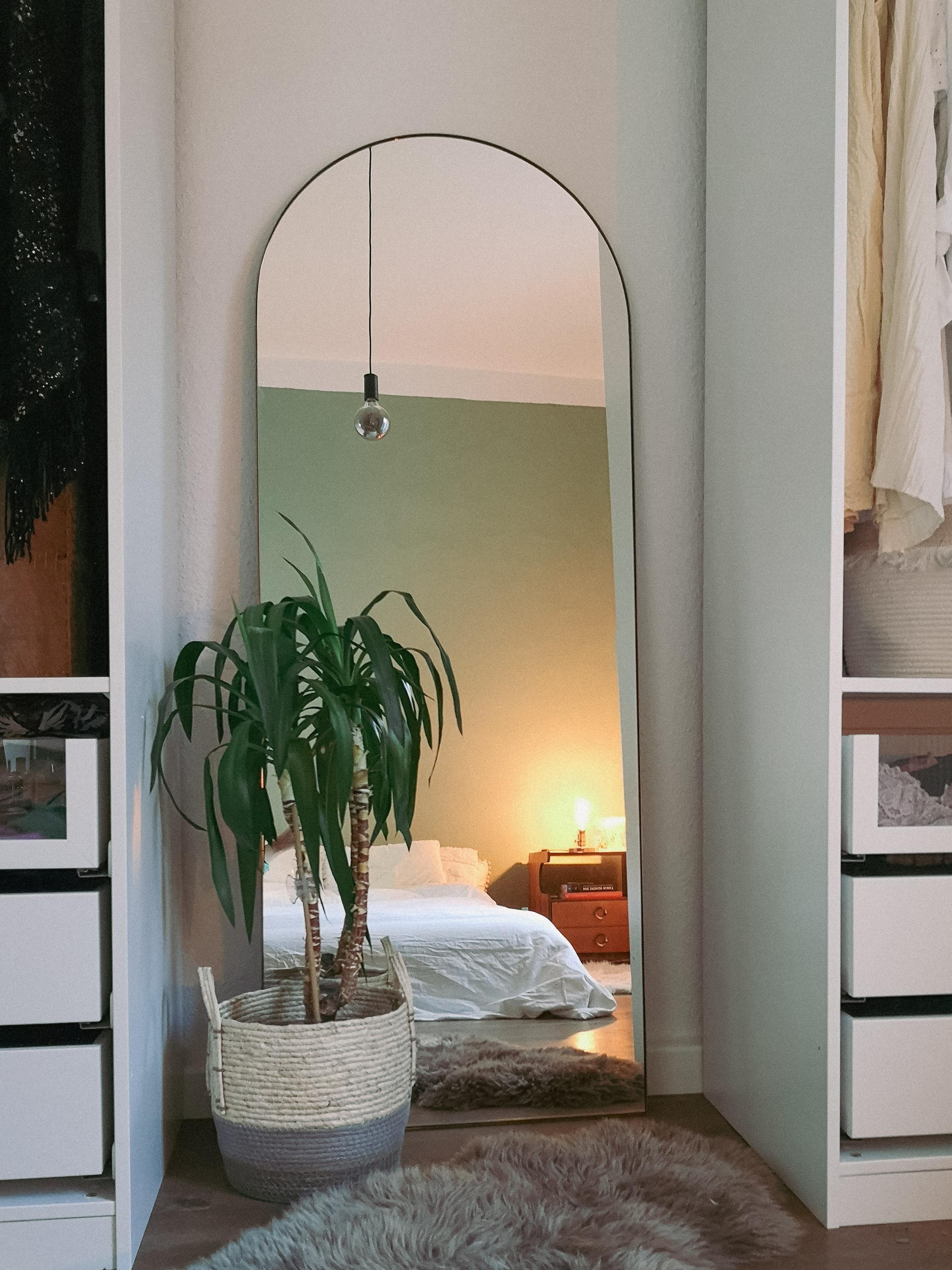 Sweet dreams. #horstdiy #bedroom #ichhabdiefarbeschön #mirror #plants #westwing 