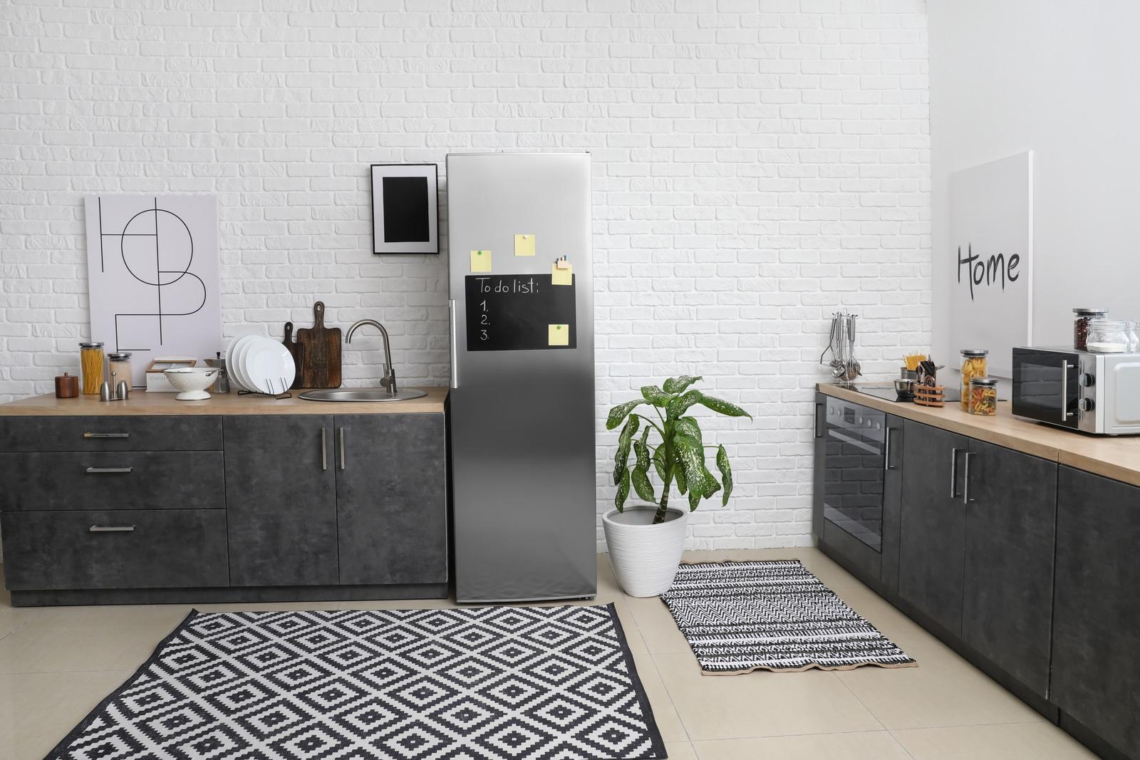 Sylwia Michalak, projektantka z fengshuihome.pl, łączy feng shui z nowoczesnym designem, tworząc harmonijną kuchnię