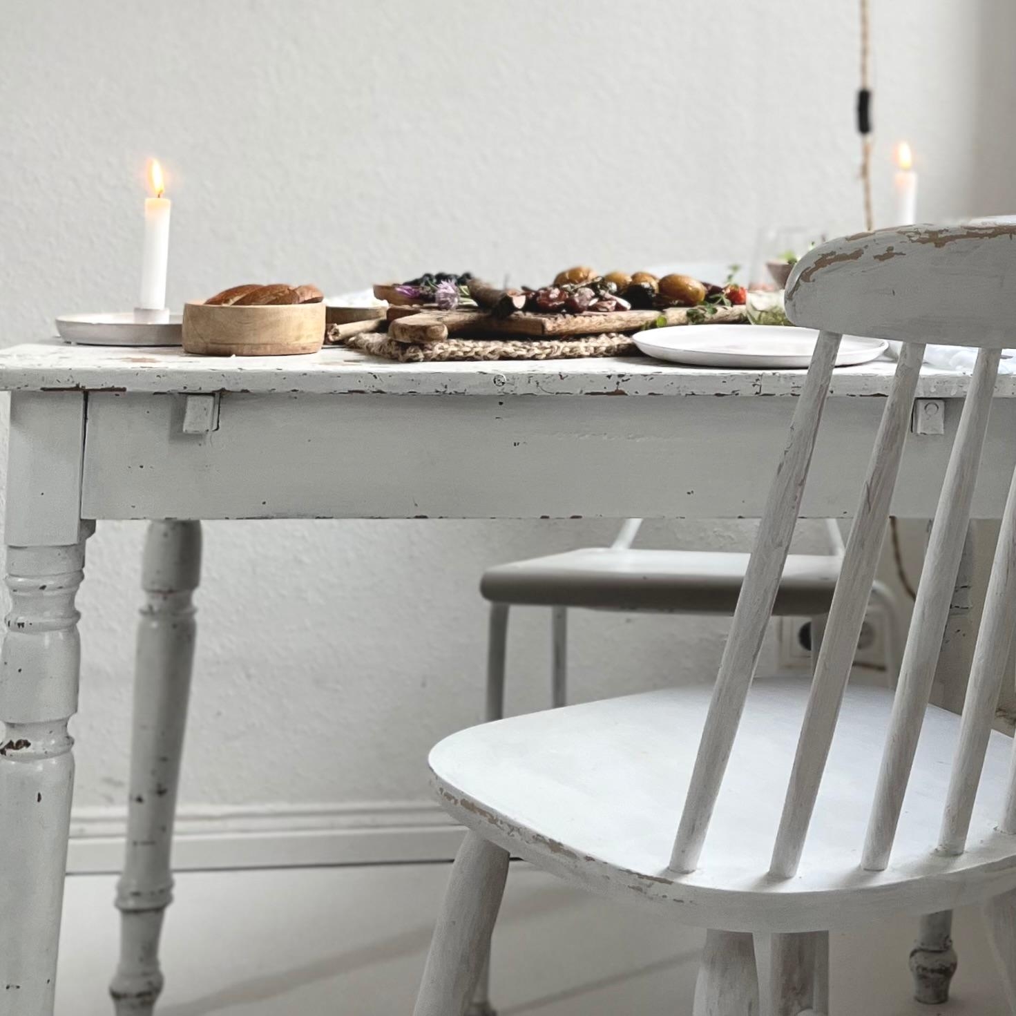 #table #whiteinterior #simple #vintage
#paintedfurniture #scandi