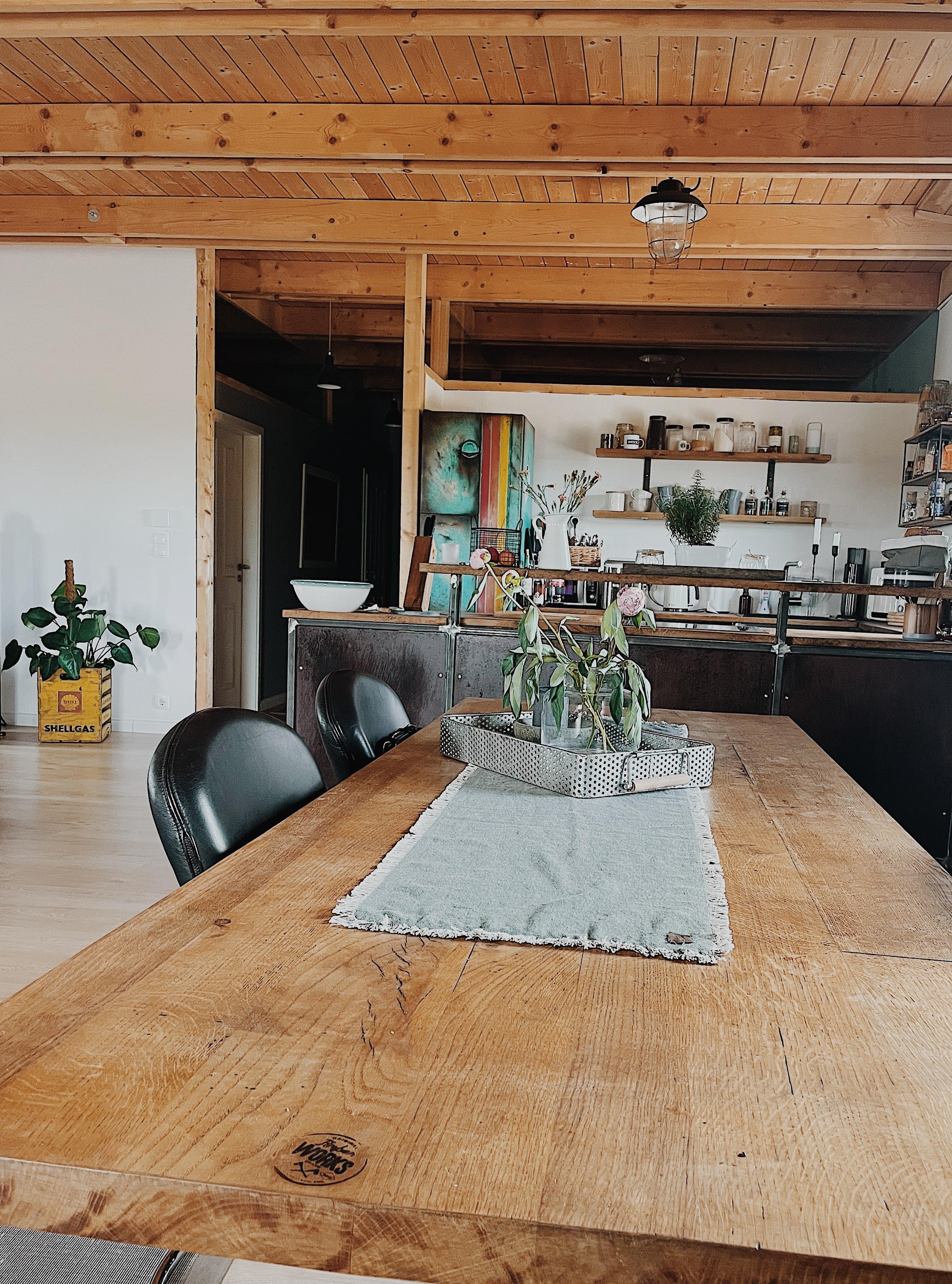 Take a seat 🤍

#wohnzimmer #diningtable #kitchen #teakholz #handmade