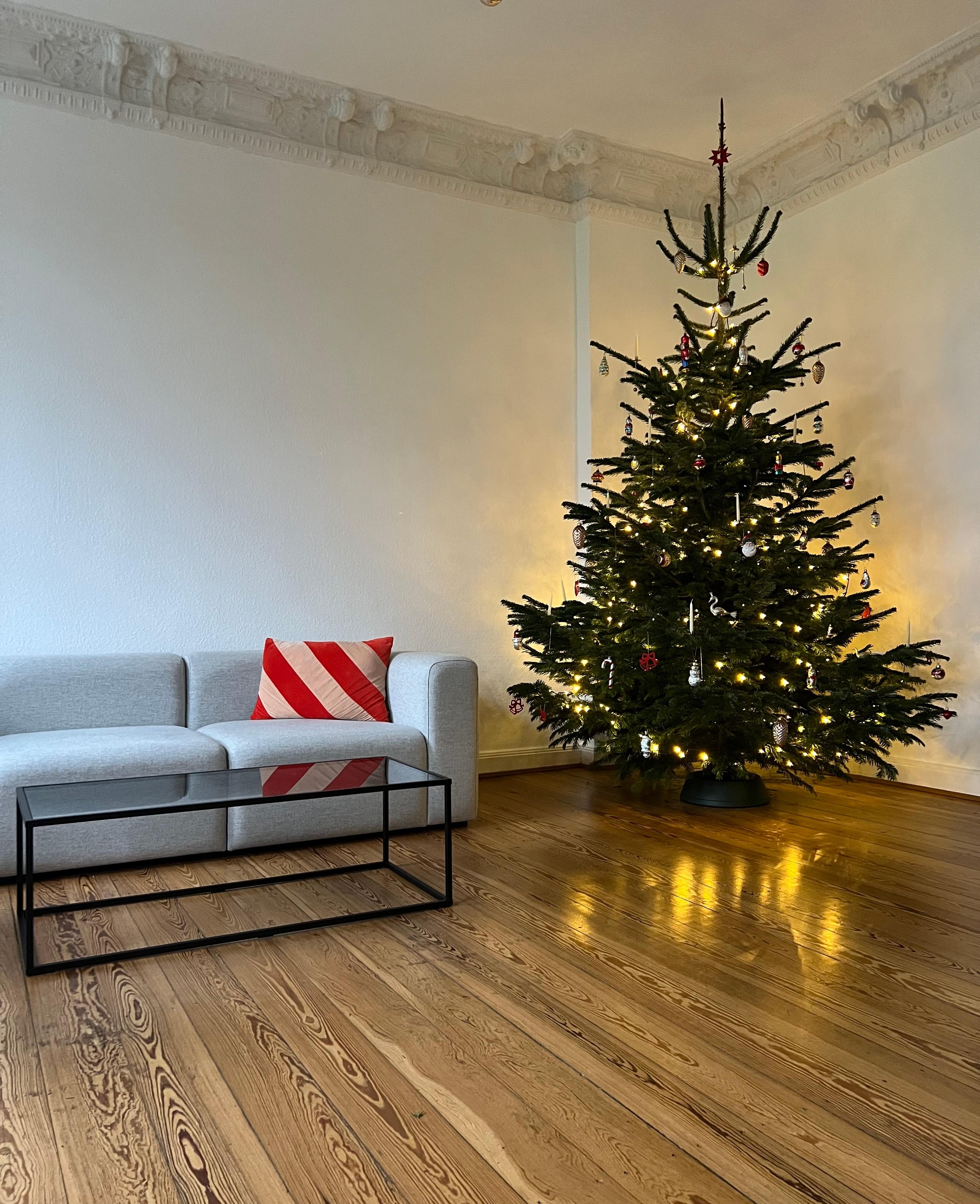 #tannenbaum #christbaum #weihnachtsbaum #wohnzimmer #altbau #weihnachtsdeko 