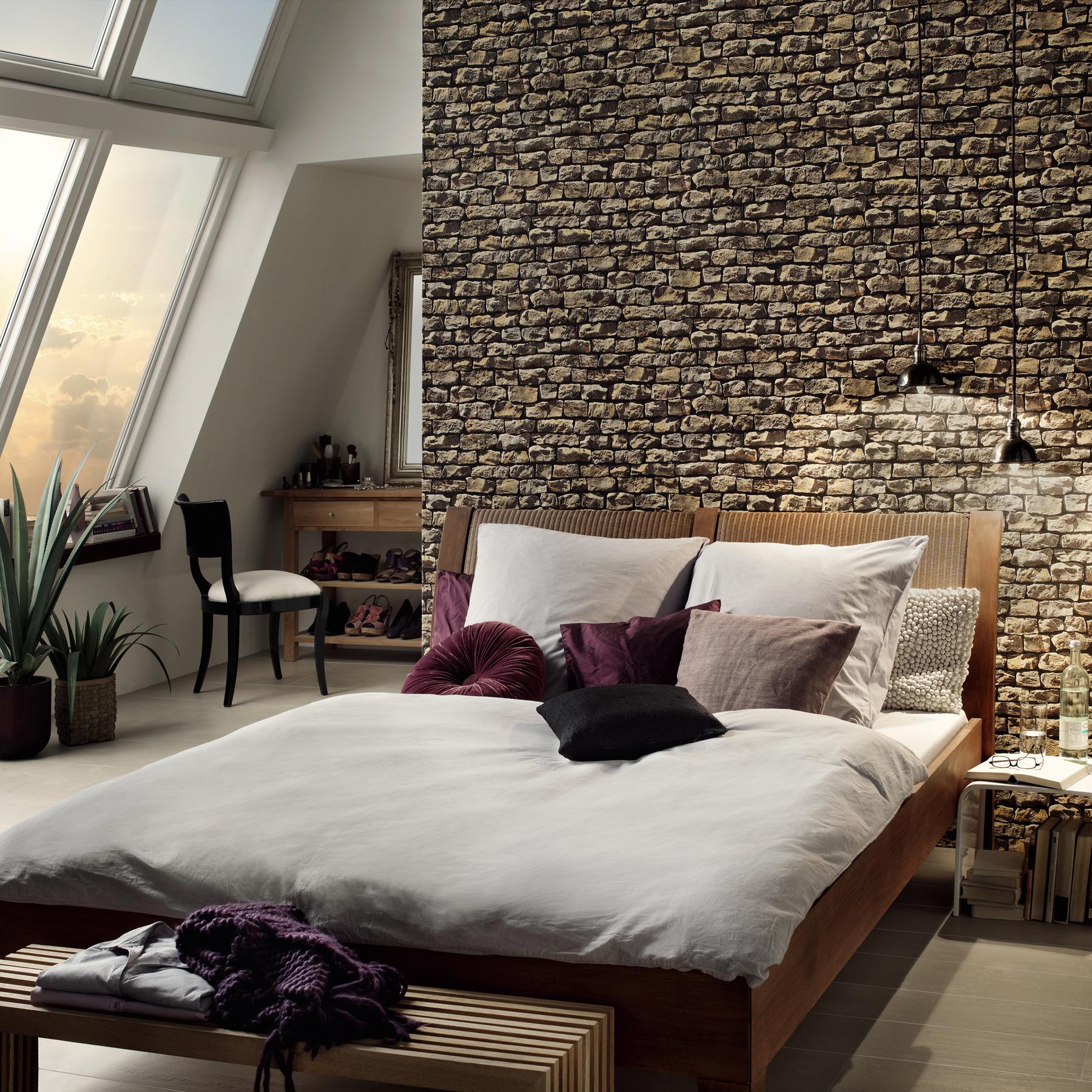 Tapete in Steinwand-Optik #dachfenster #mustertapete #rustikal ©A.S. Création
