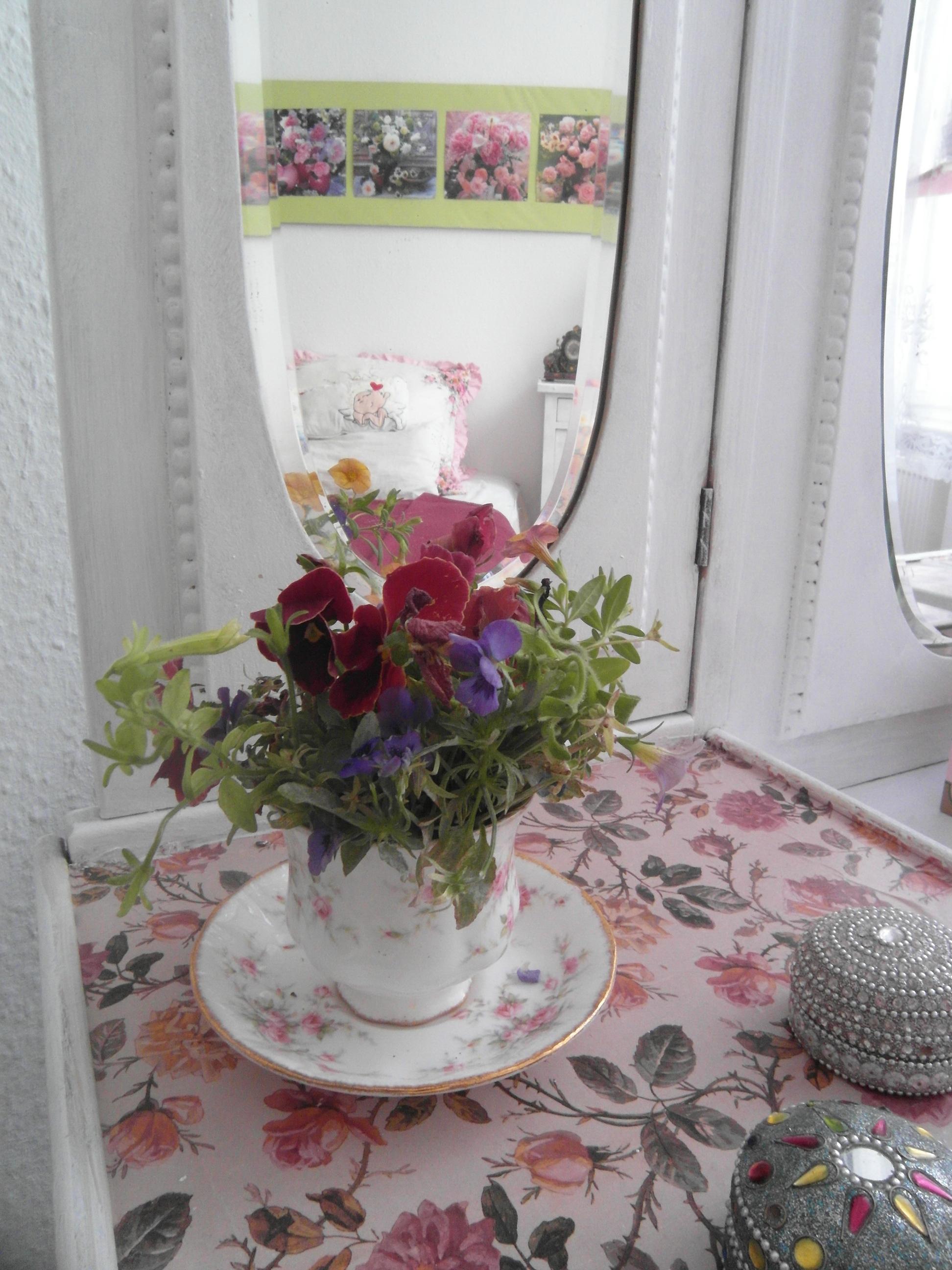 Tasse als Blumentopf #wandspiegel #blumentopf #schminktisch #tischdeko ©artenstein