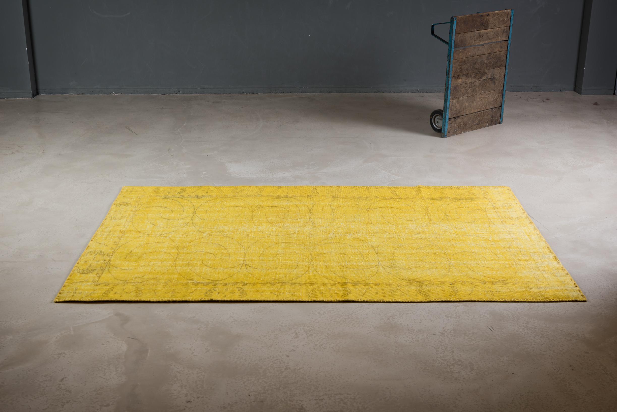 Teppich in strahlendem Gelb #teppich ©THE KNOTS