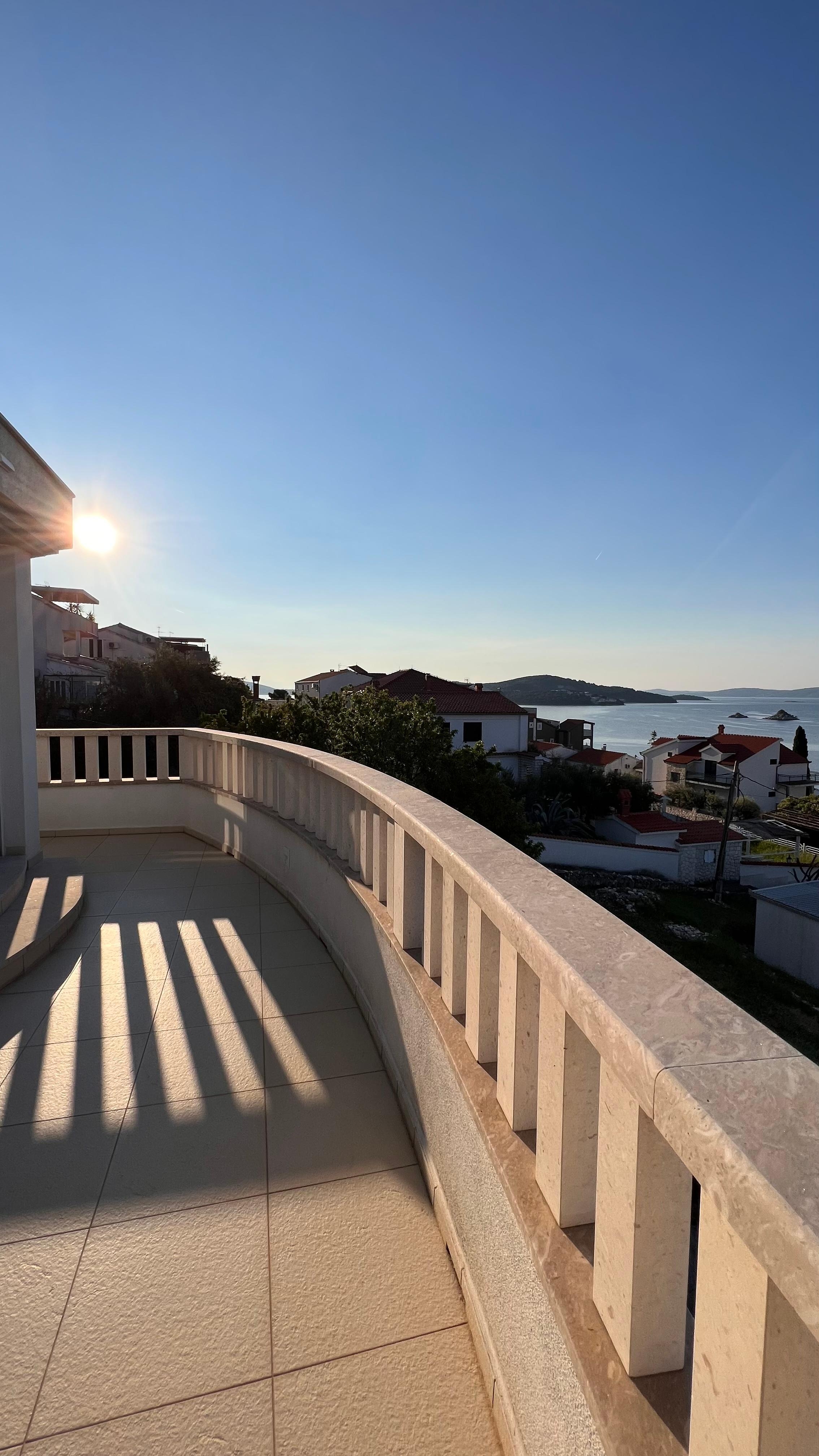 The View @casa__mare 
Das ist der Ausblick auf die wunderschönen Inseln Kroatiens. 
#solebich #casamare #couchliebt